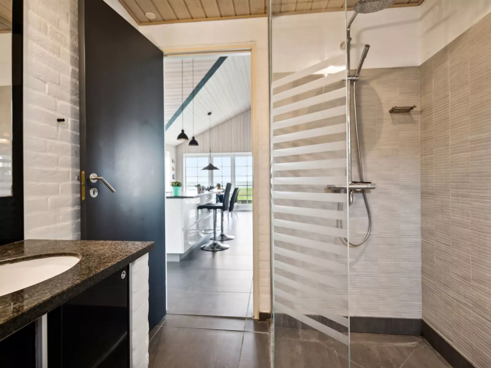 "Dory" - 30m from the sea-Binnen