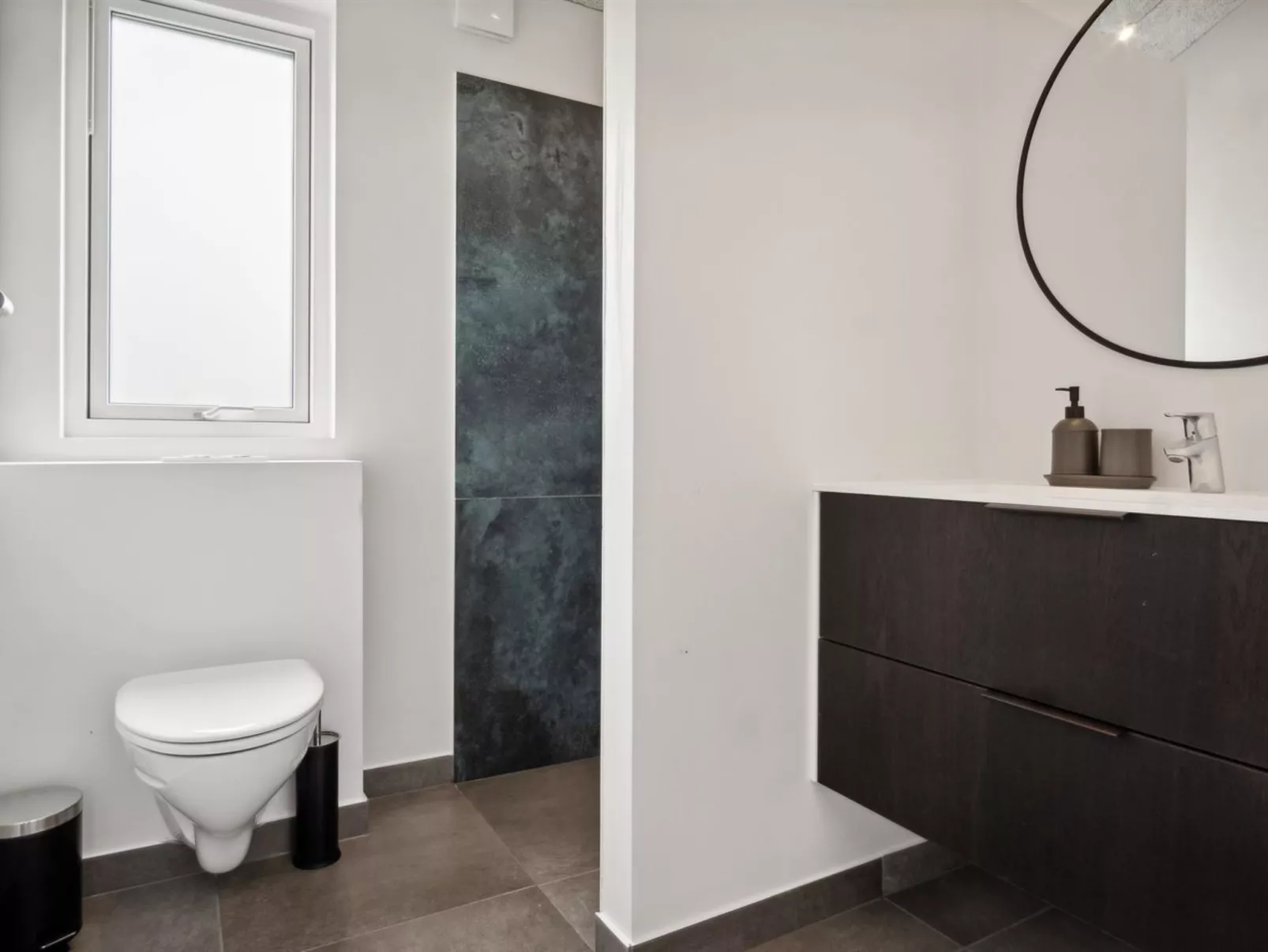 "Stygg" - 75m from the sea-Binnen