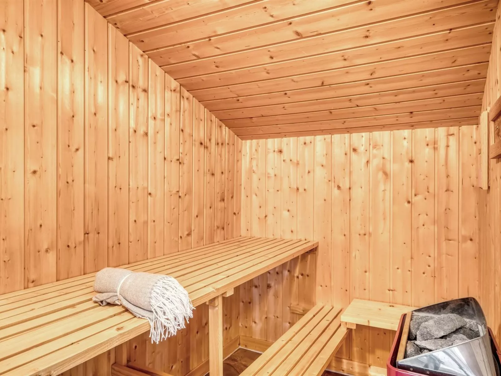 "Hughe" - 200m from the sea-Binnen