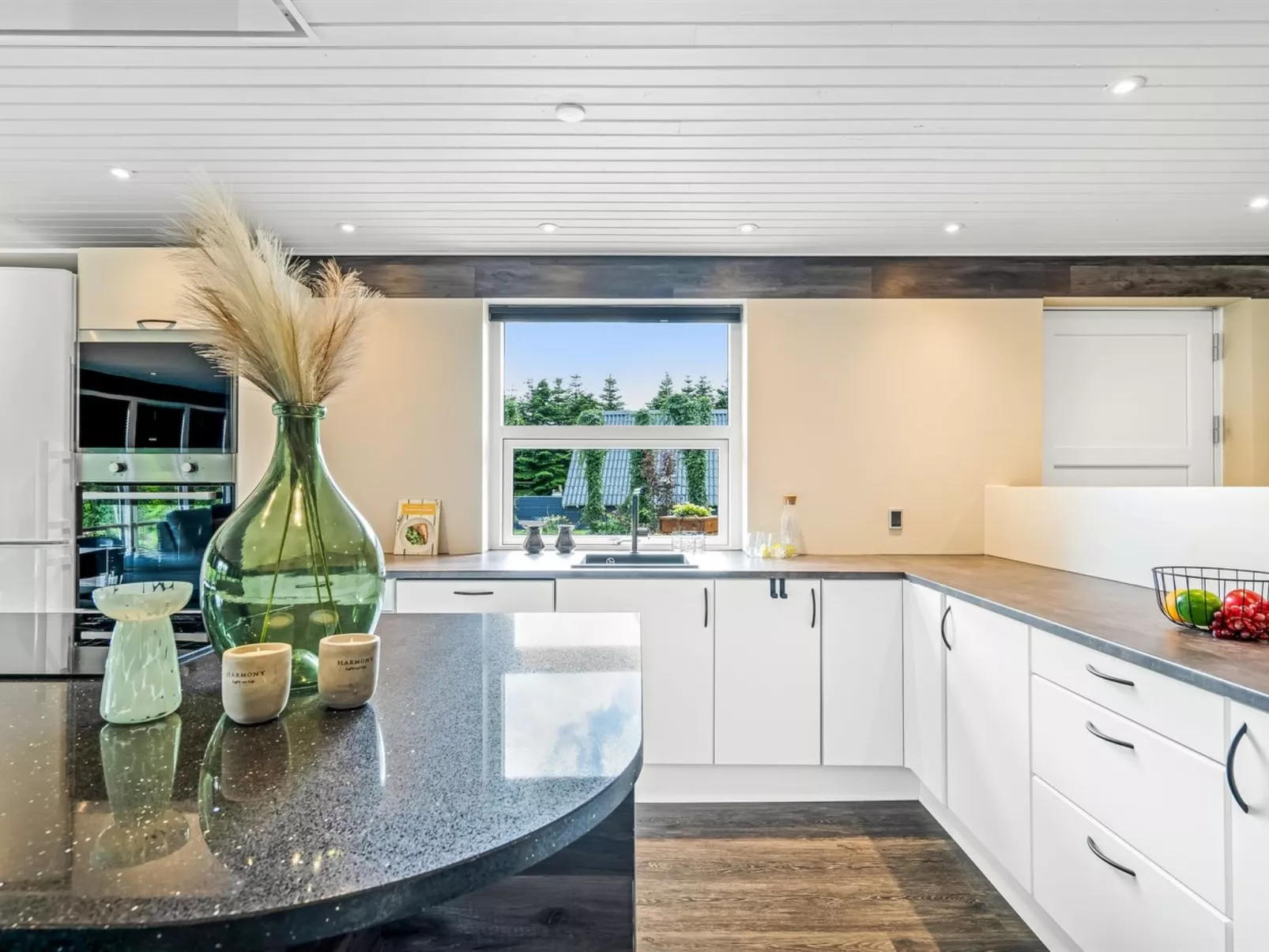 "Skip" - 300m to the fjord-Binnen