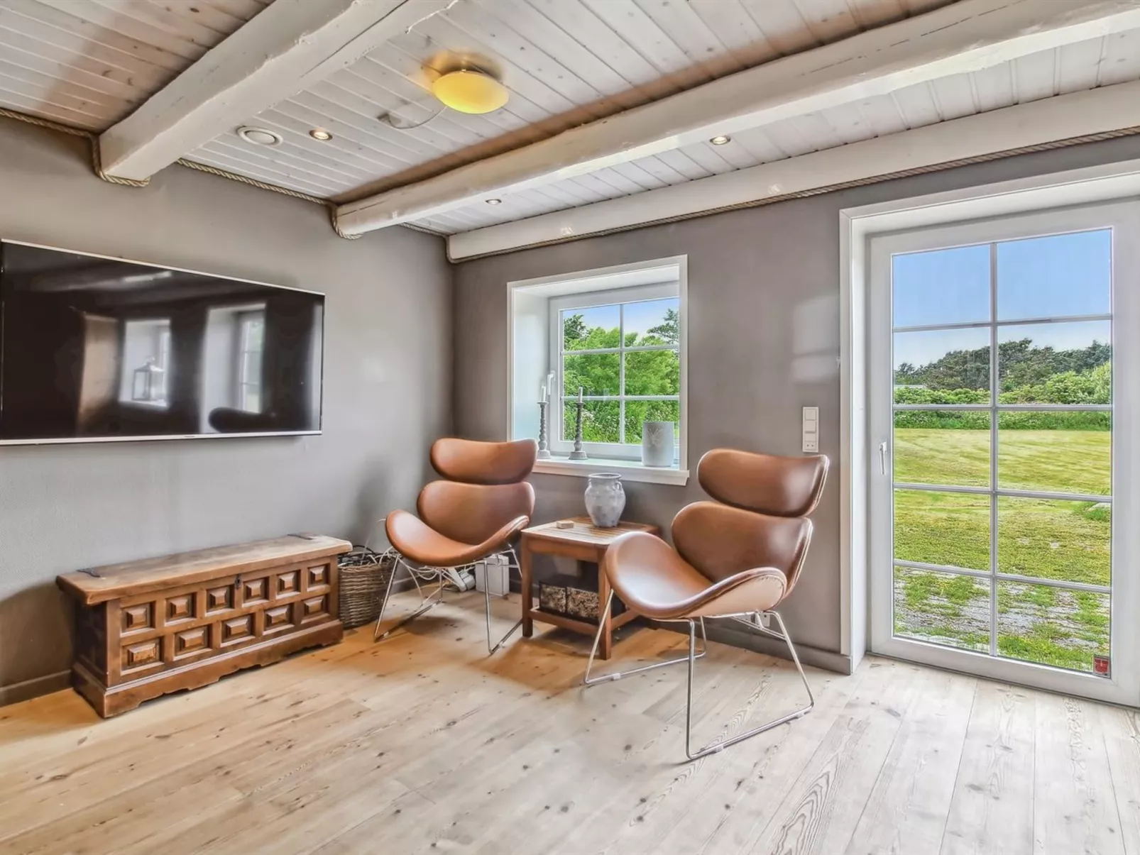 "Law" - 400m from the sea-Binnen