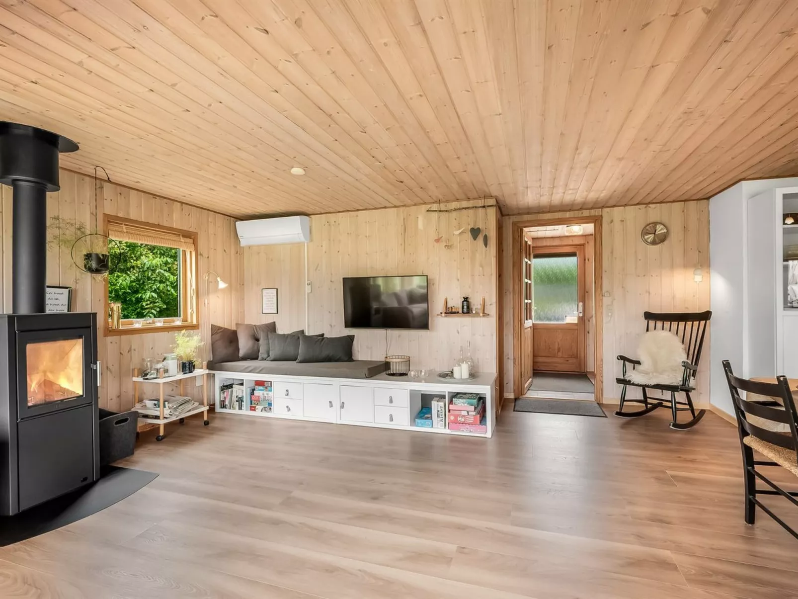 "Tian" - 400m to the fjord-Binnen