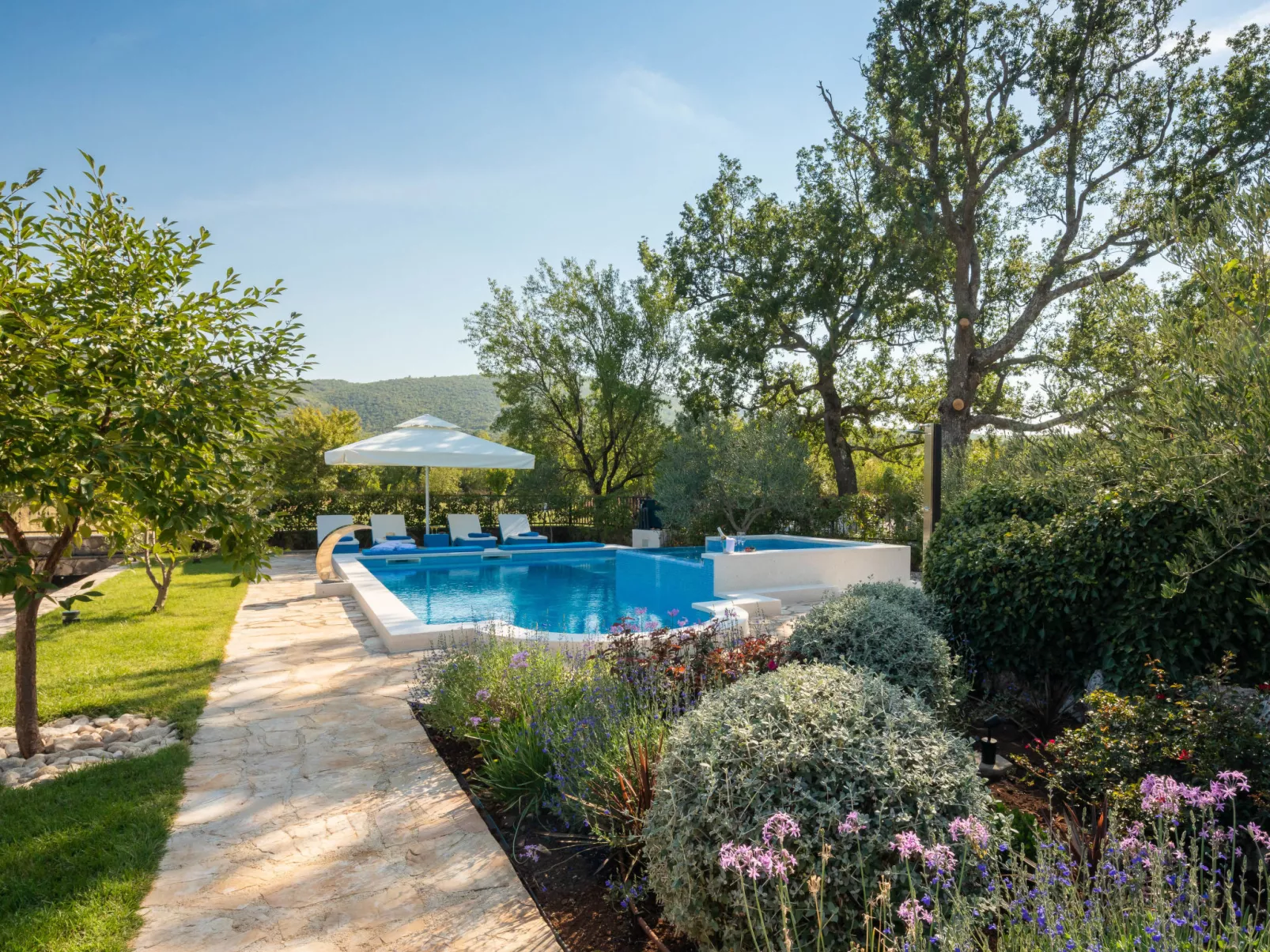 Villa Dalmatica moderna-Buiten