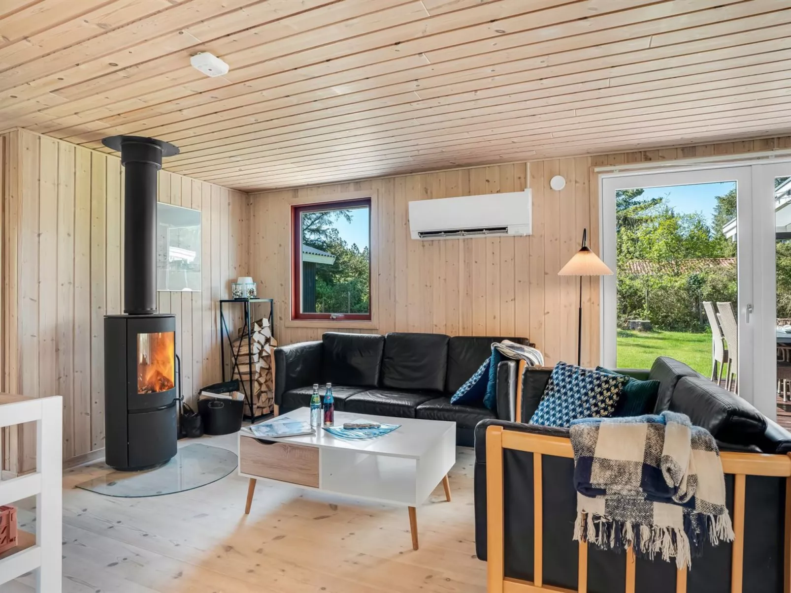 "Rajna" - 500m to the fjord-Binnen