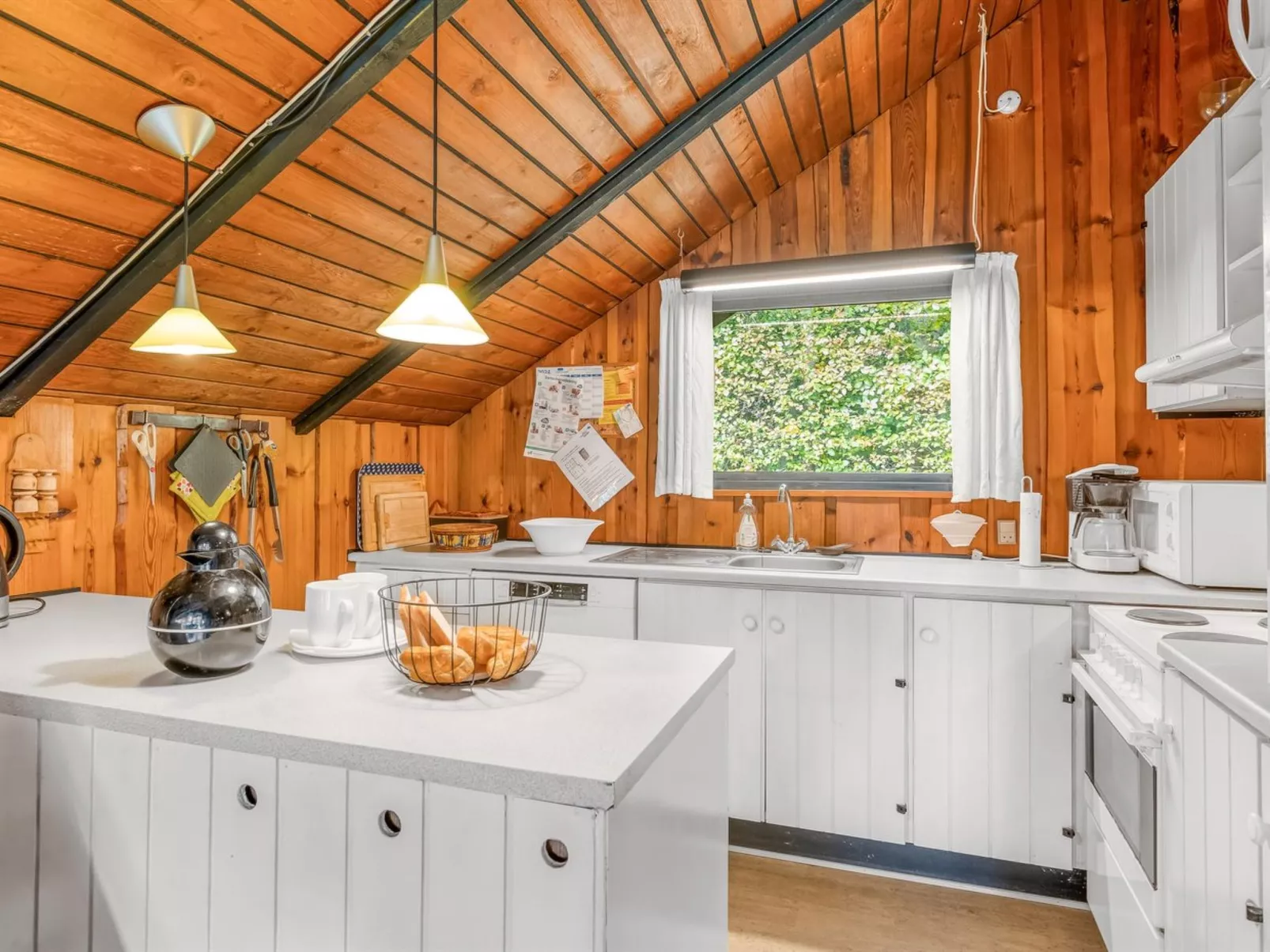 "Amila" - 30km from the sea-Binnen