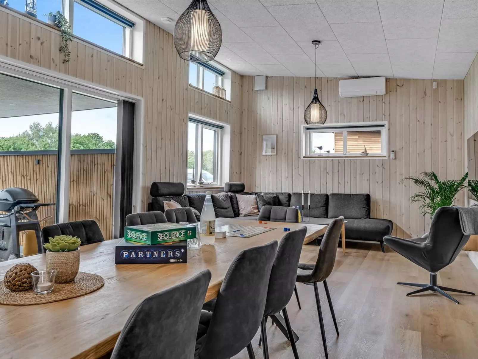 "Elevus" -  from the sea-Binnen