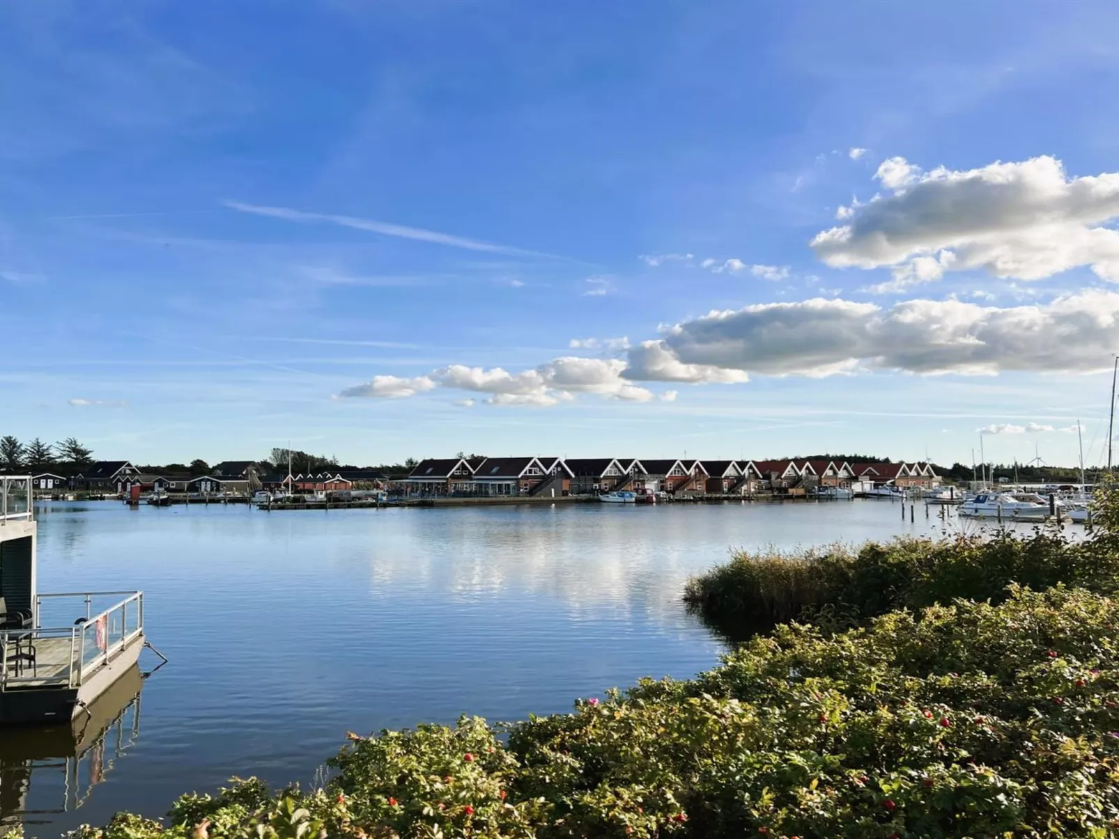 "Ronja" - 100m to the fjord-Buiten