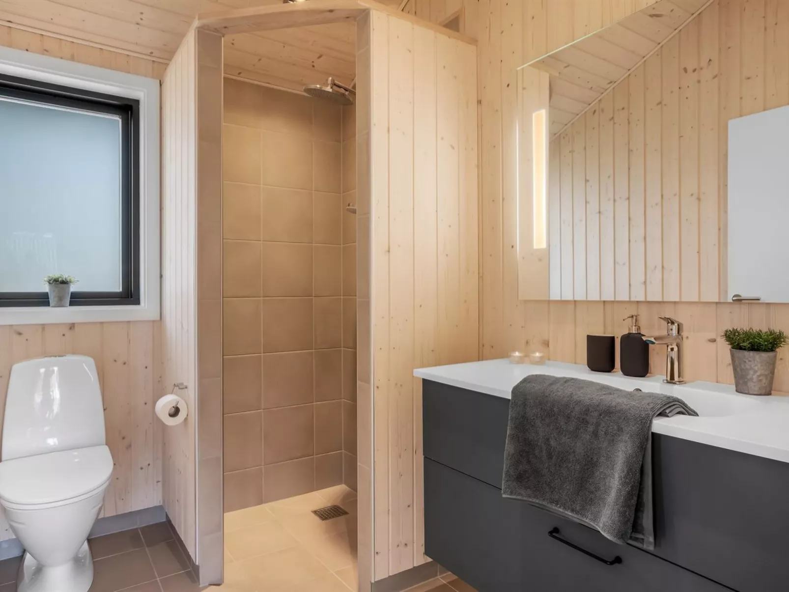 "Angelie" -  from the sea-Binnen