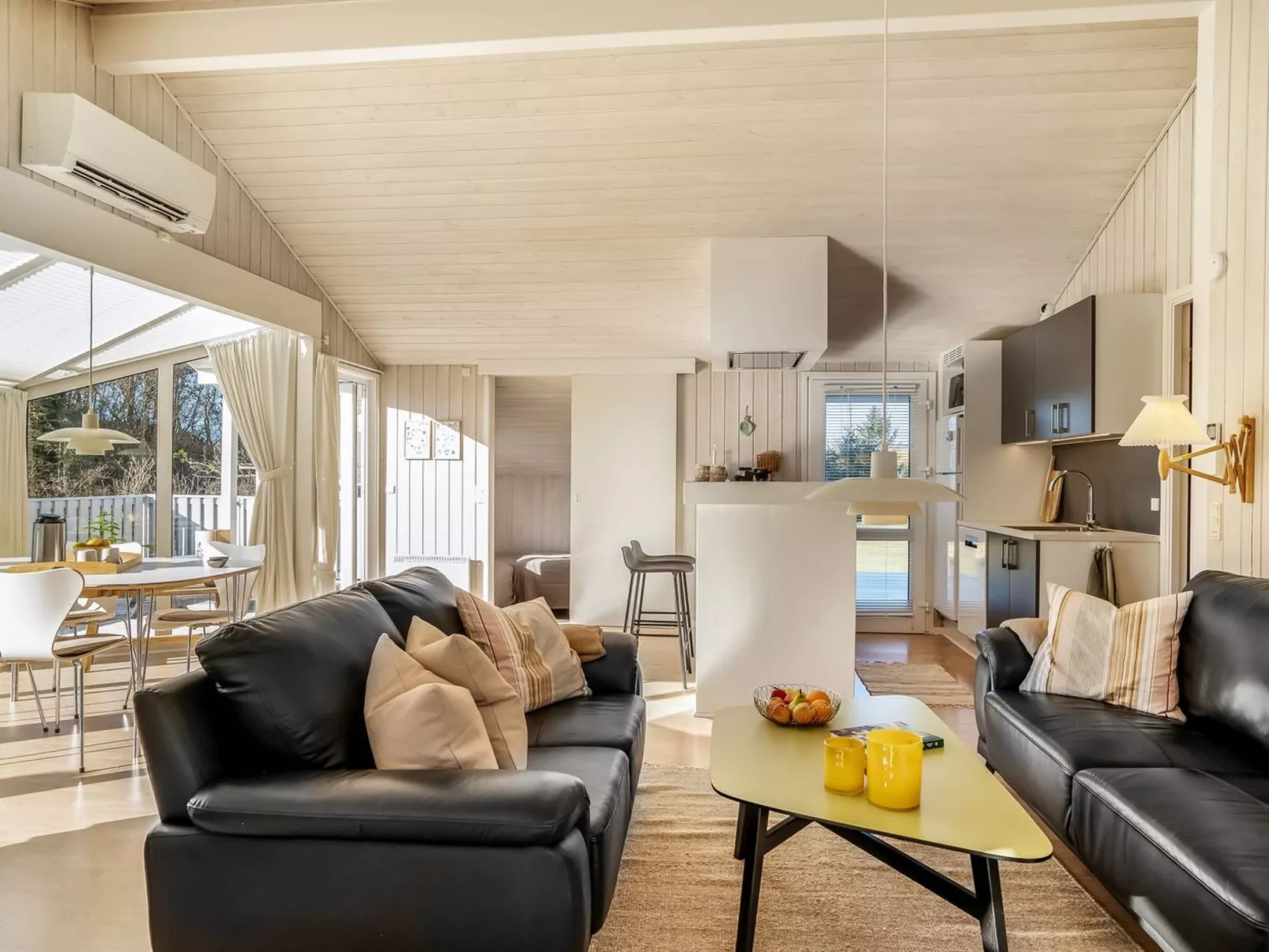 "Henri" - 1.2km from the sea-Binnen