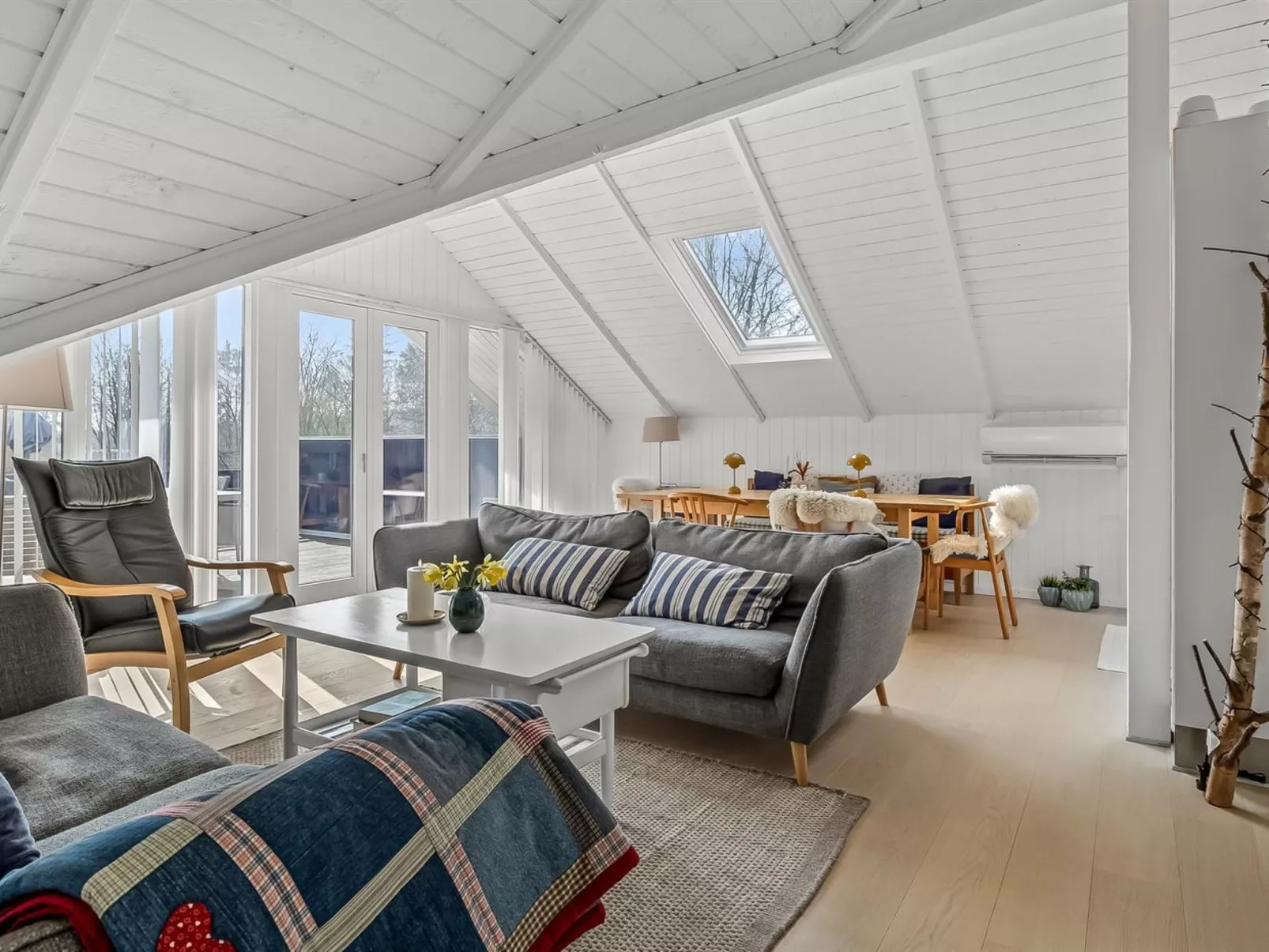 "Mila" - 30km from the sea-Binnen