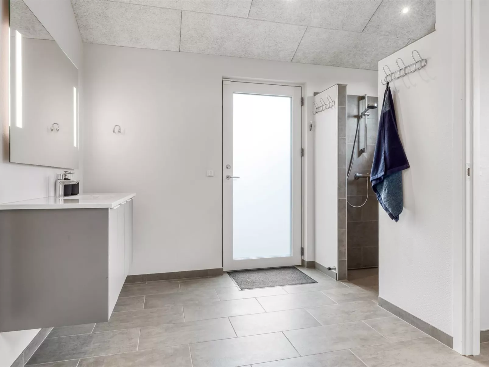 "Frederikke" - 990m from the sea-Binnen