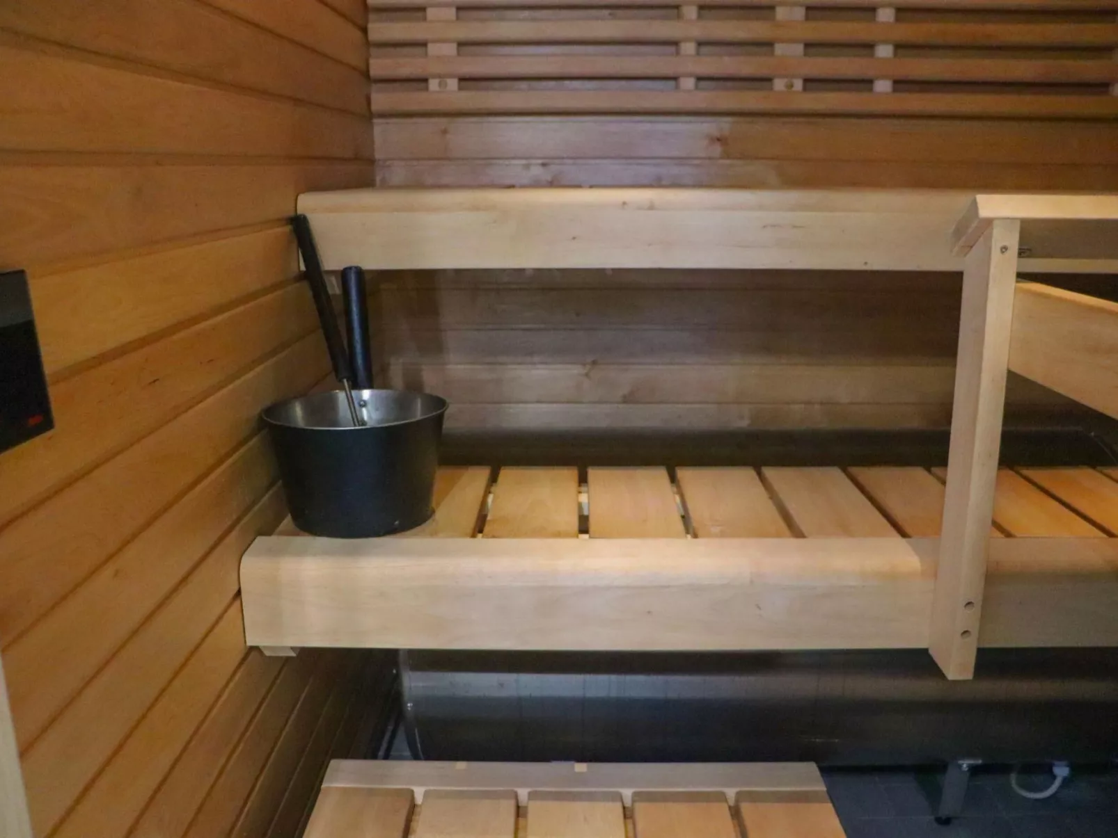 Hallantytär b4 paritalo-Binnen