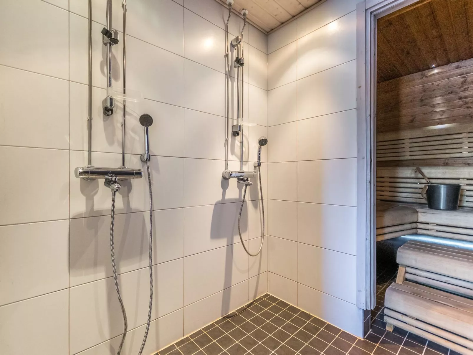 Aurinko-saaga 6 paritalo-Binnen