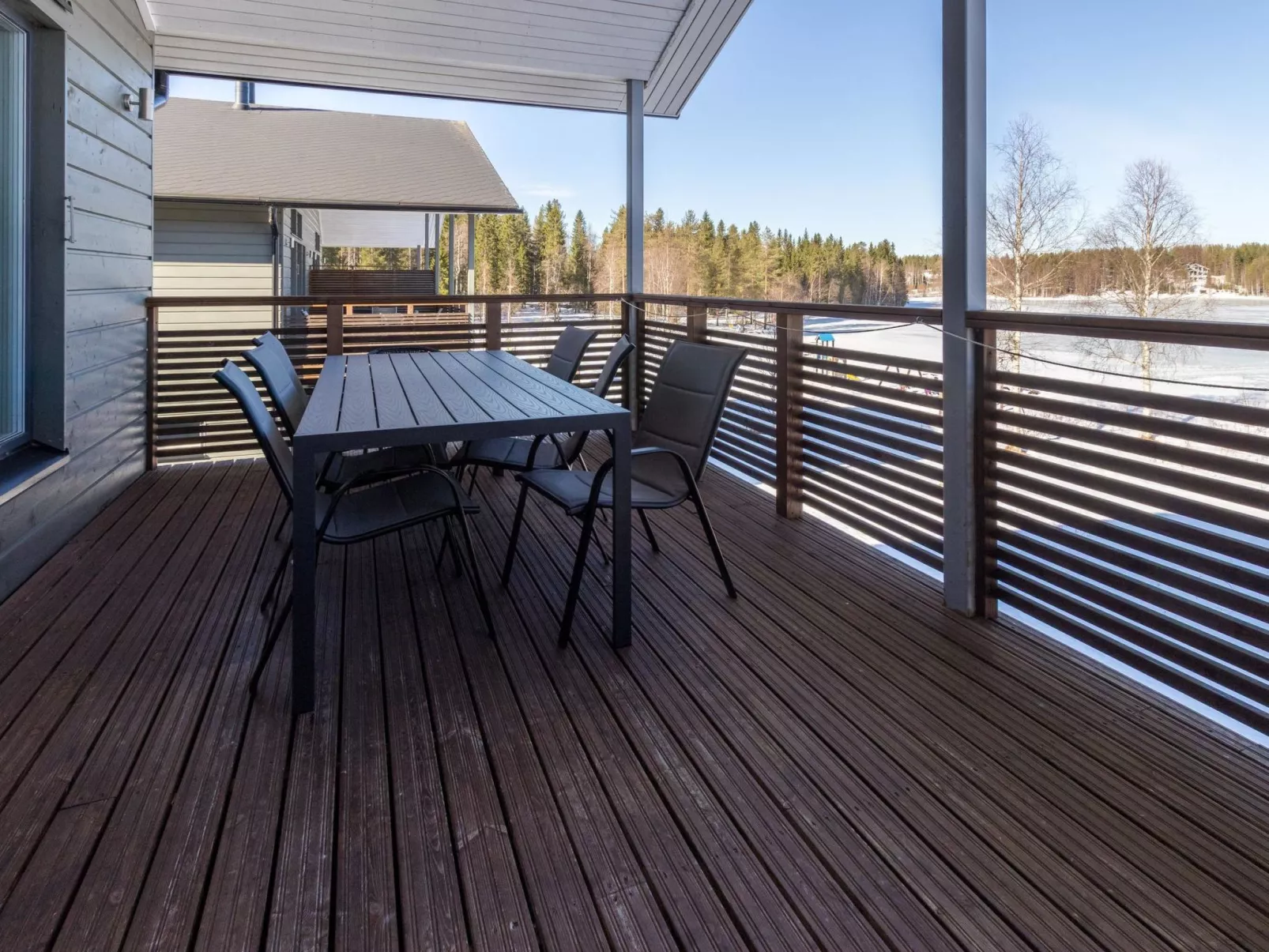 Hallan karhu b, paritalo-Binnen