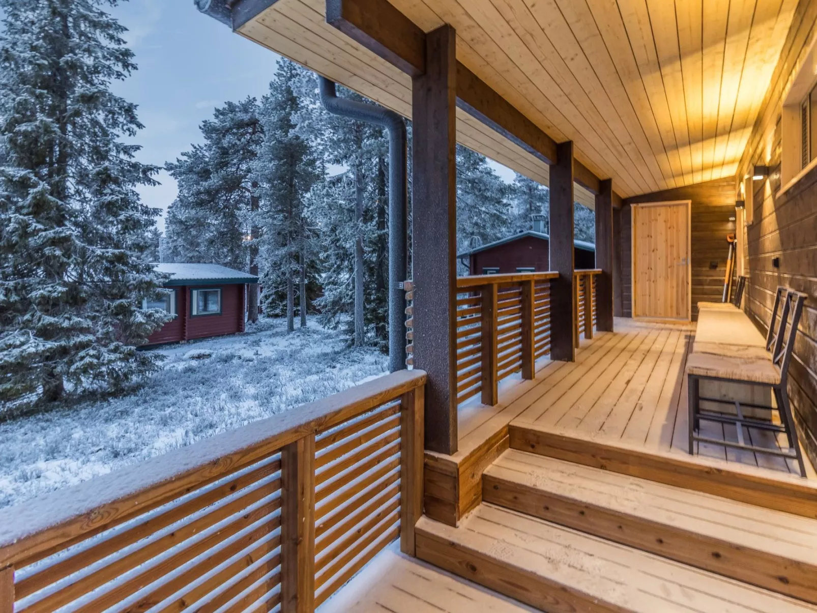 Kelokaltiokylän maja 22-Binnen