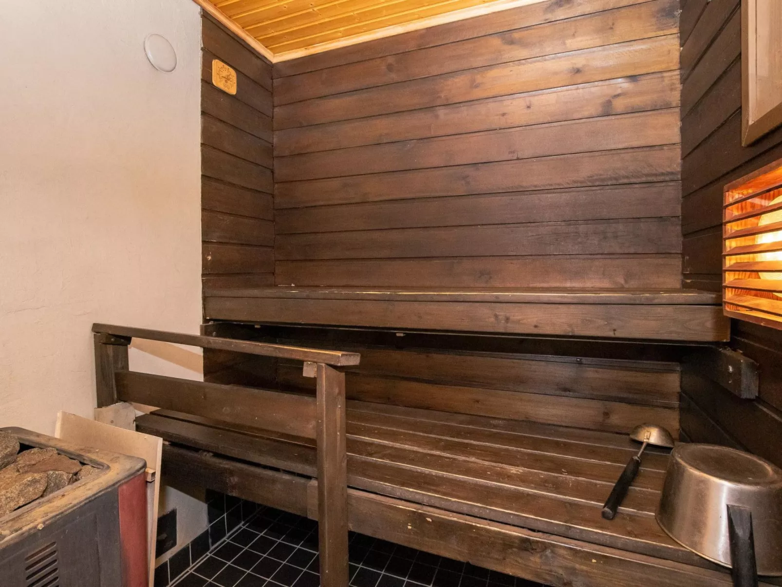 Aamunsarastus-Binnen