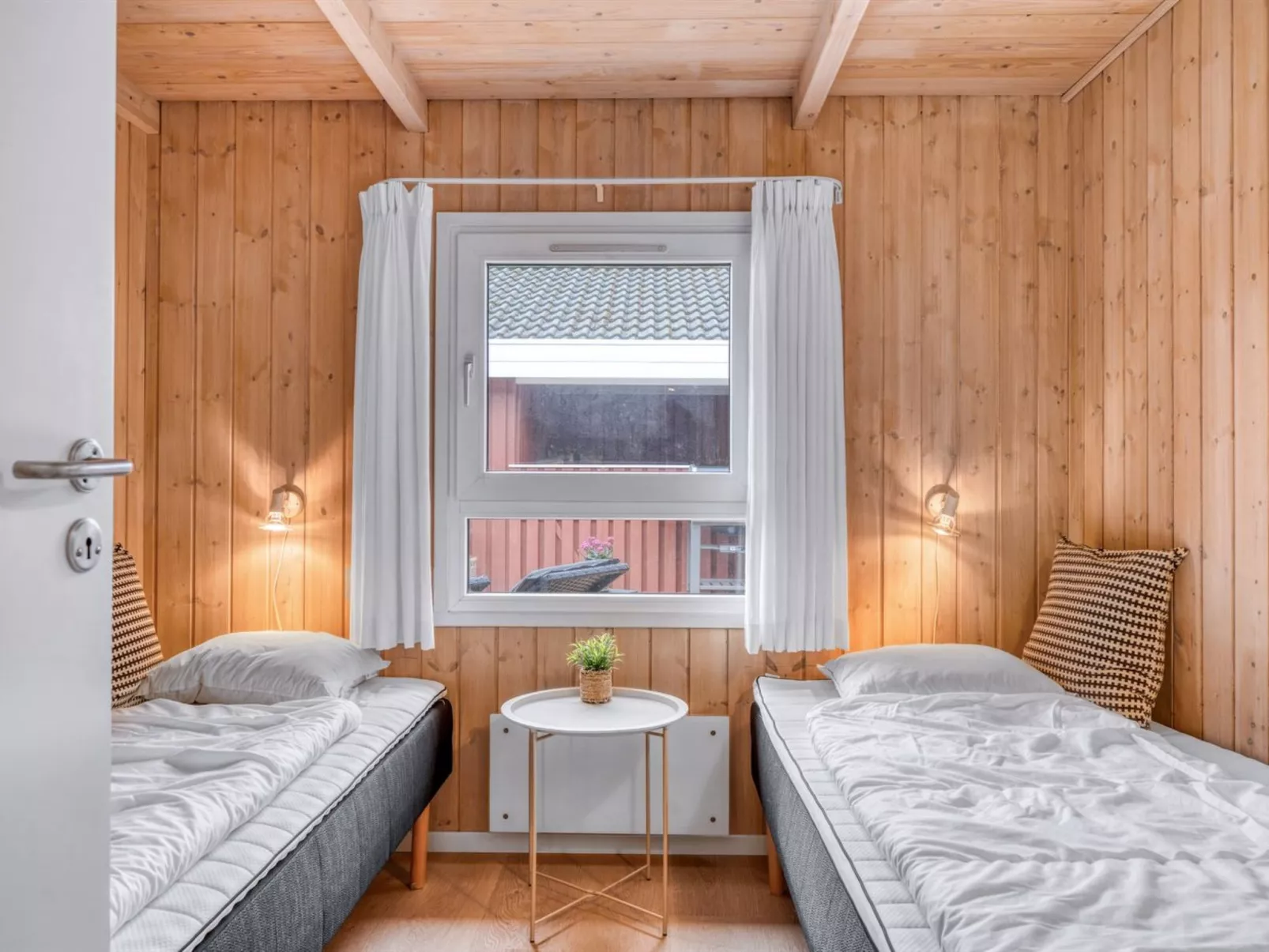 "Gunborg" - 2.5km from the sea-Binnen