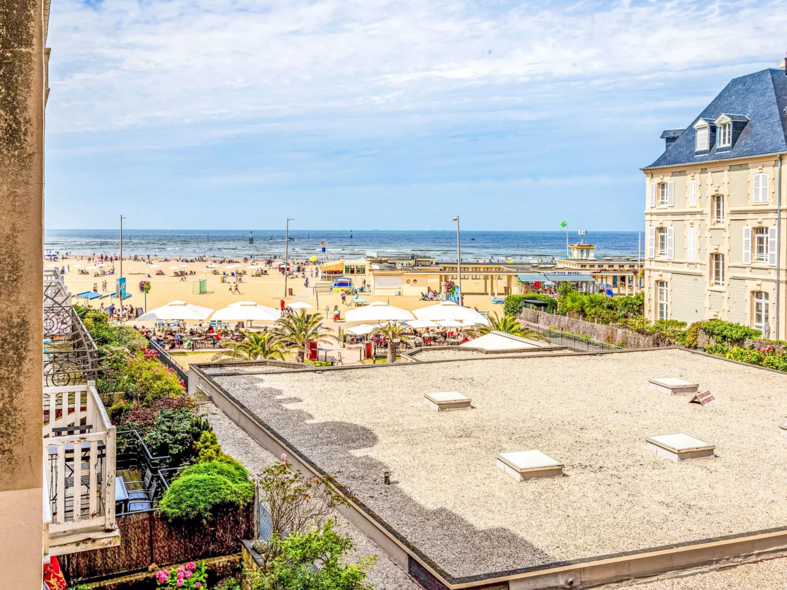 L'hôtel de Paris-Buiten