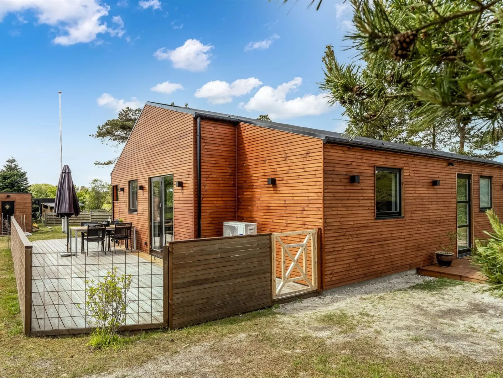 "Jerrik" - 200m from the sea-Buiten