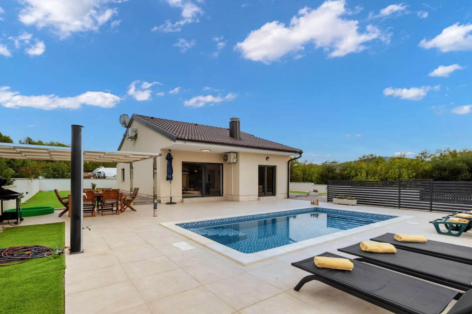 Villa Shaula 2 - Three Bedroom House with Pool-Zwembad