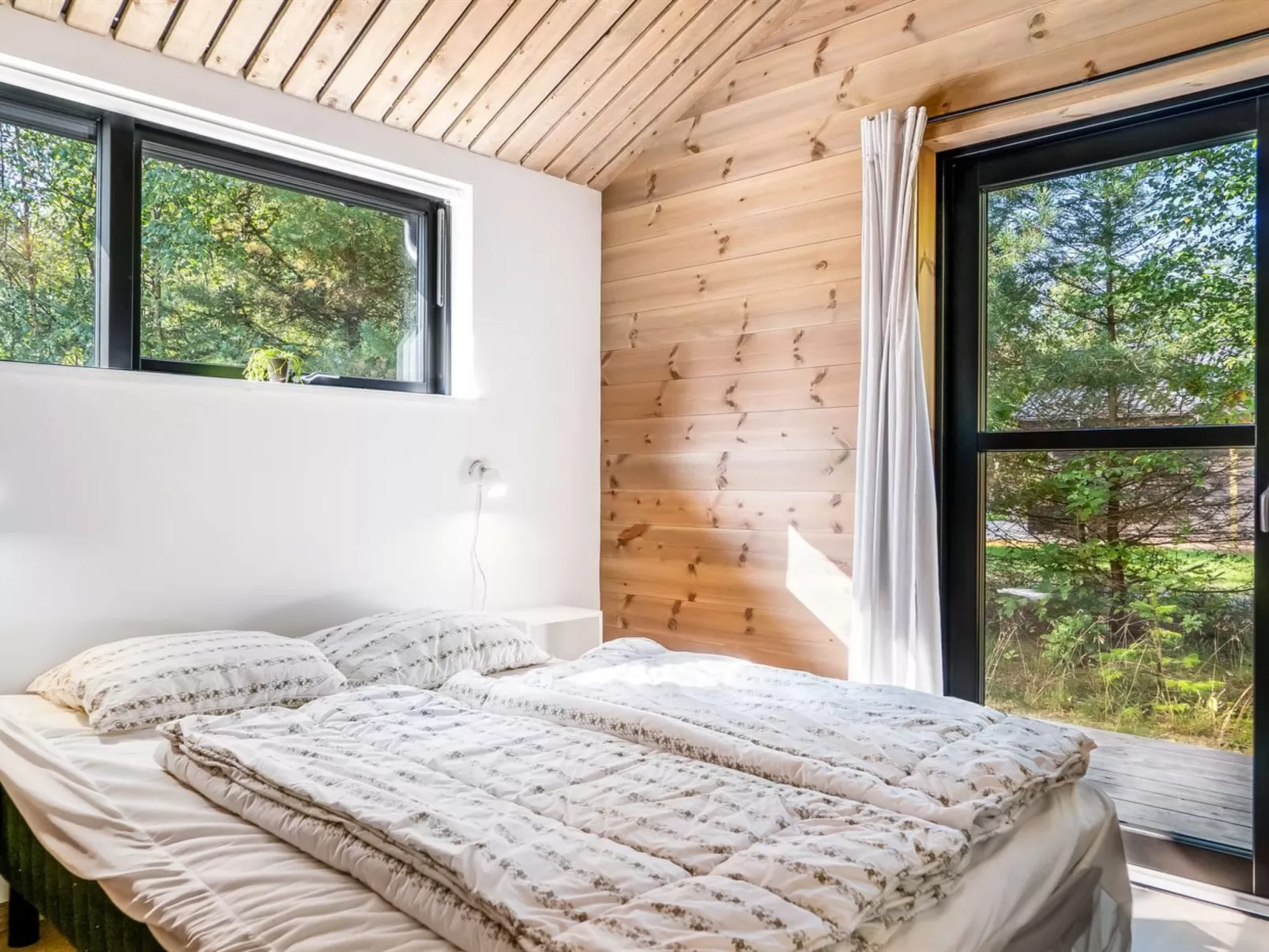 "Arbnora" -  from the sea-Binnen