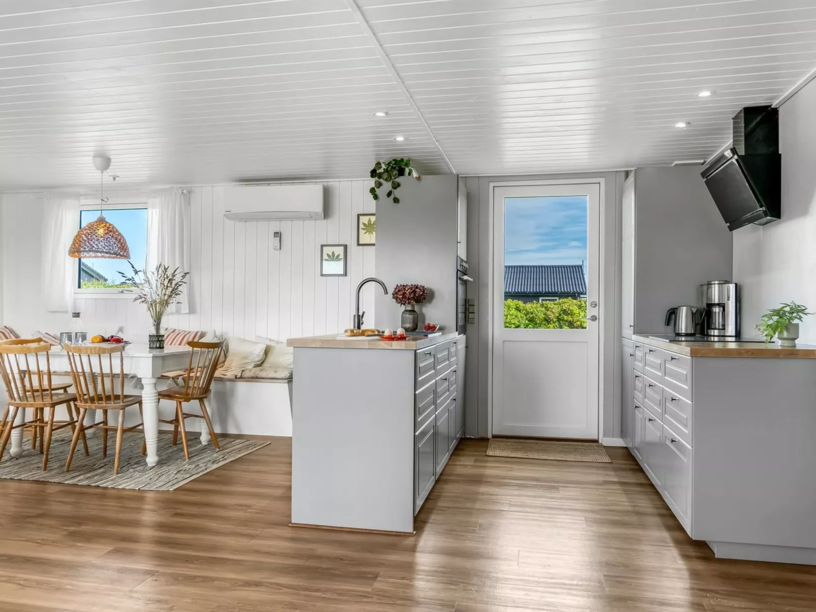 "Leonard" - 130m from the sea-Binnen