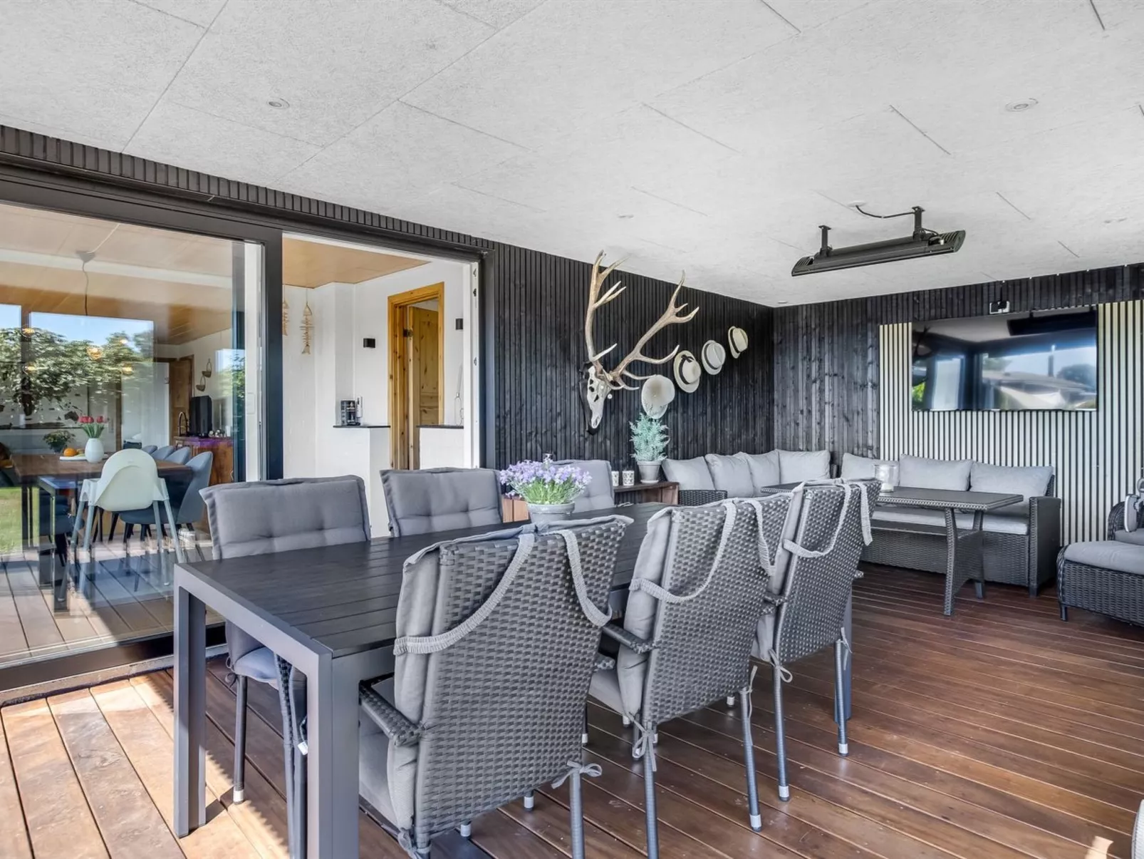 "Tecumseh" - 300m from the sea-Binnen