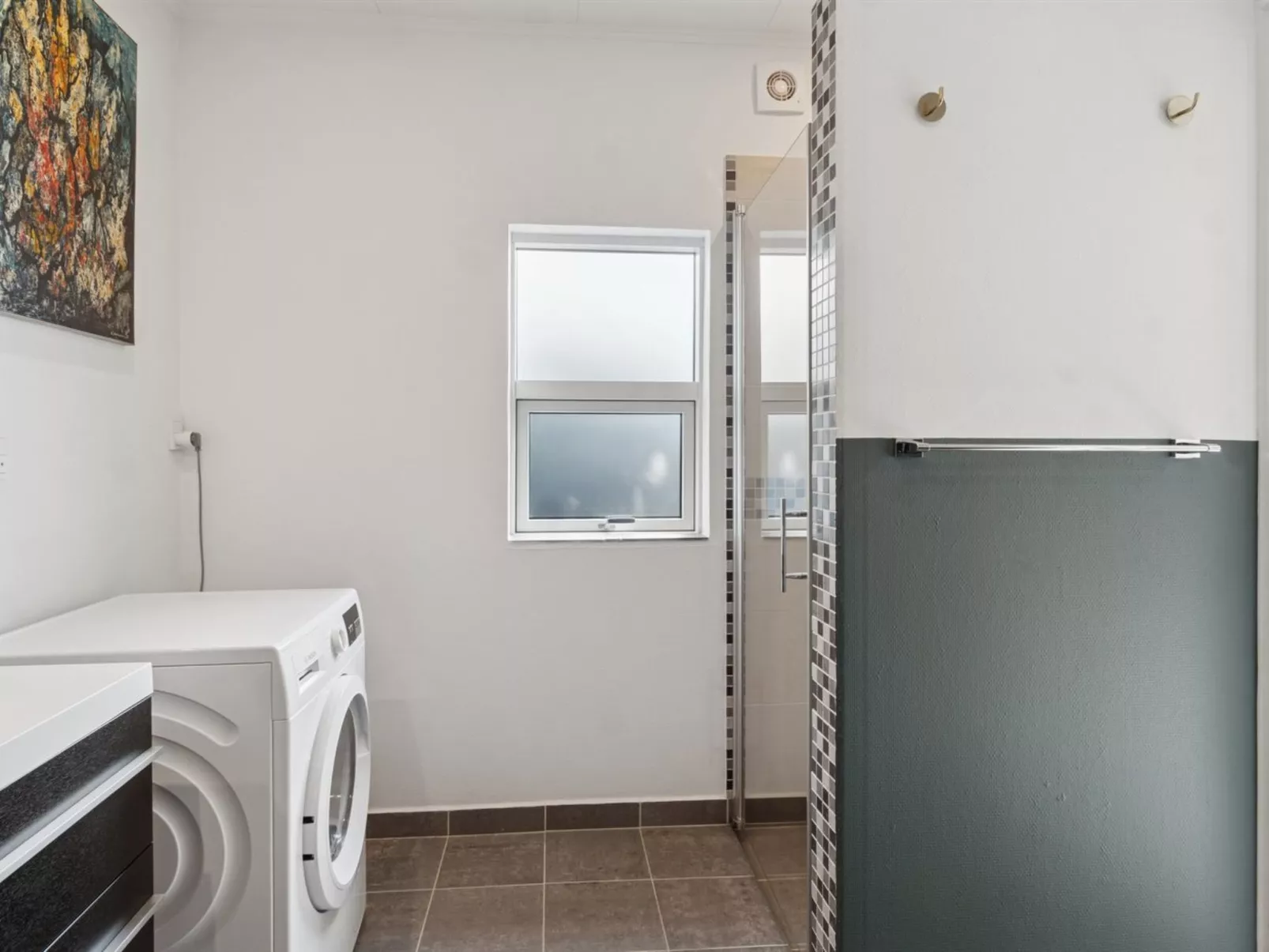 "Botwith" - 125m from the sea-Binnen