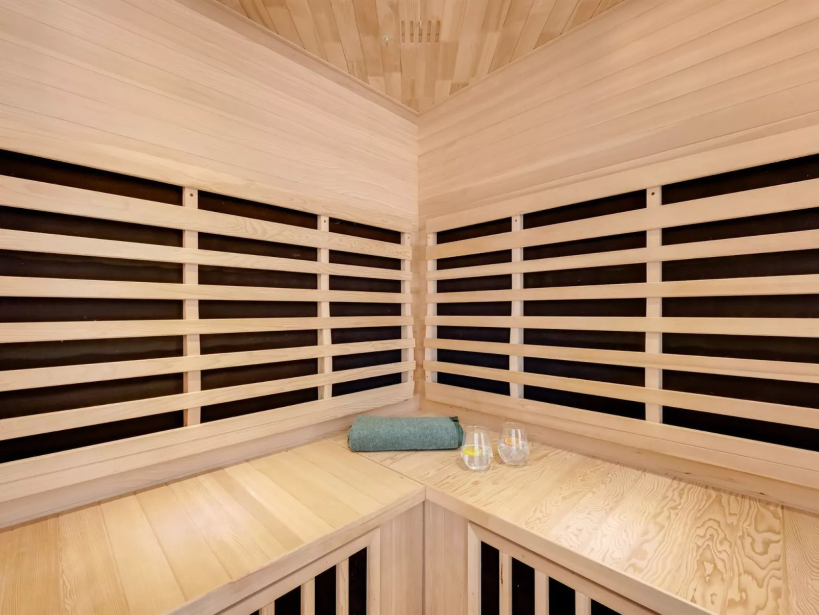 "Sami" - 600m to the fjord-Binnen