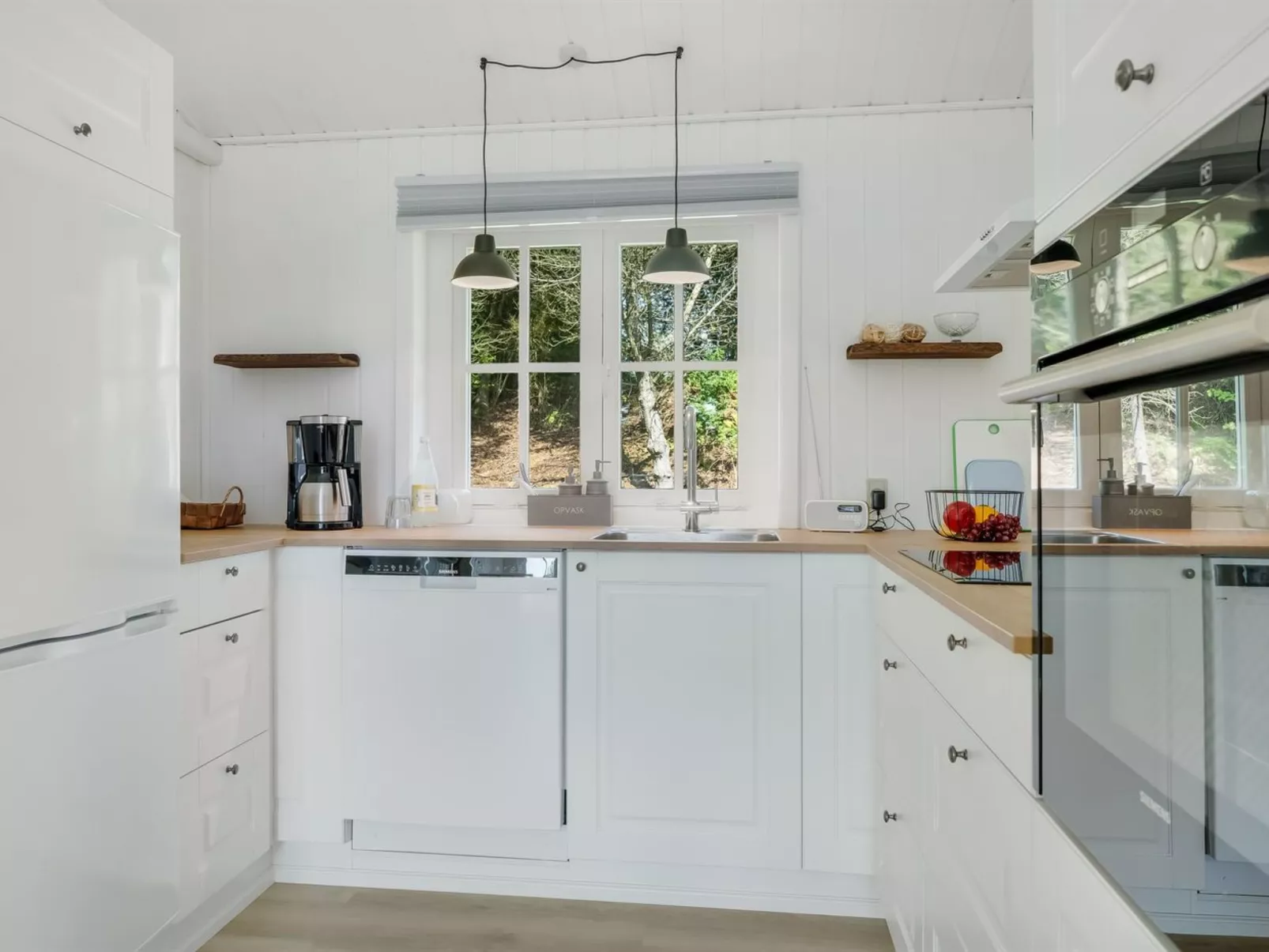 "Thorgny" - 350m to the fjord-Binnen