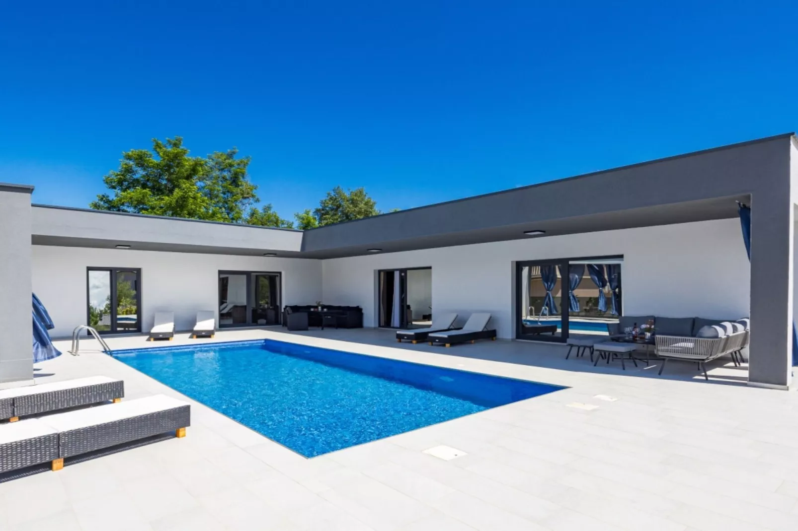 Villa Pool House Fancy - Villa With Private Pool-Zwembad