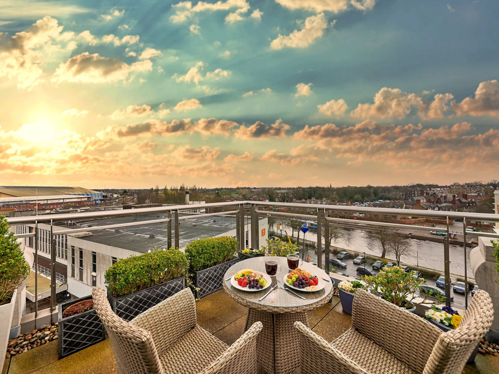 The Penthouse at 611 Westgate-Buiten