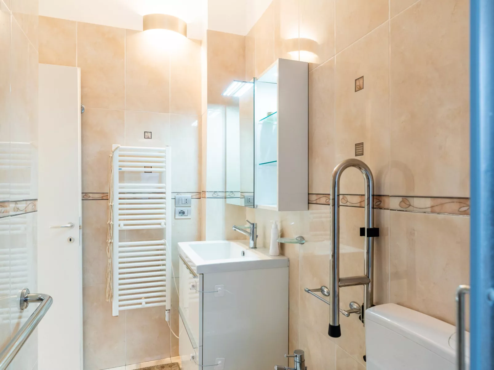 By Center and Sea-Binnen