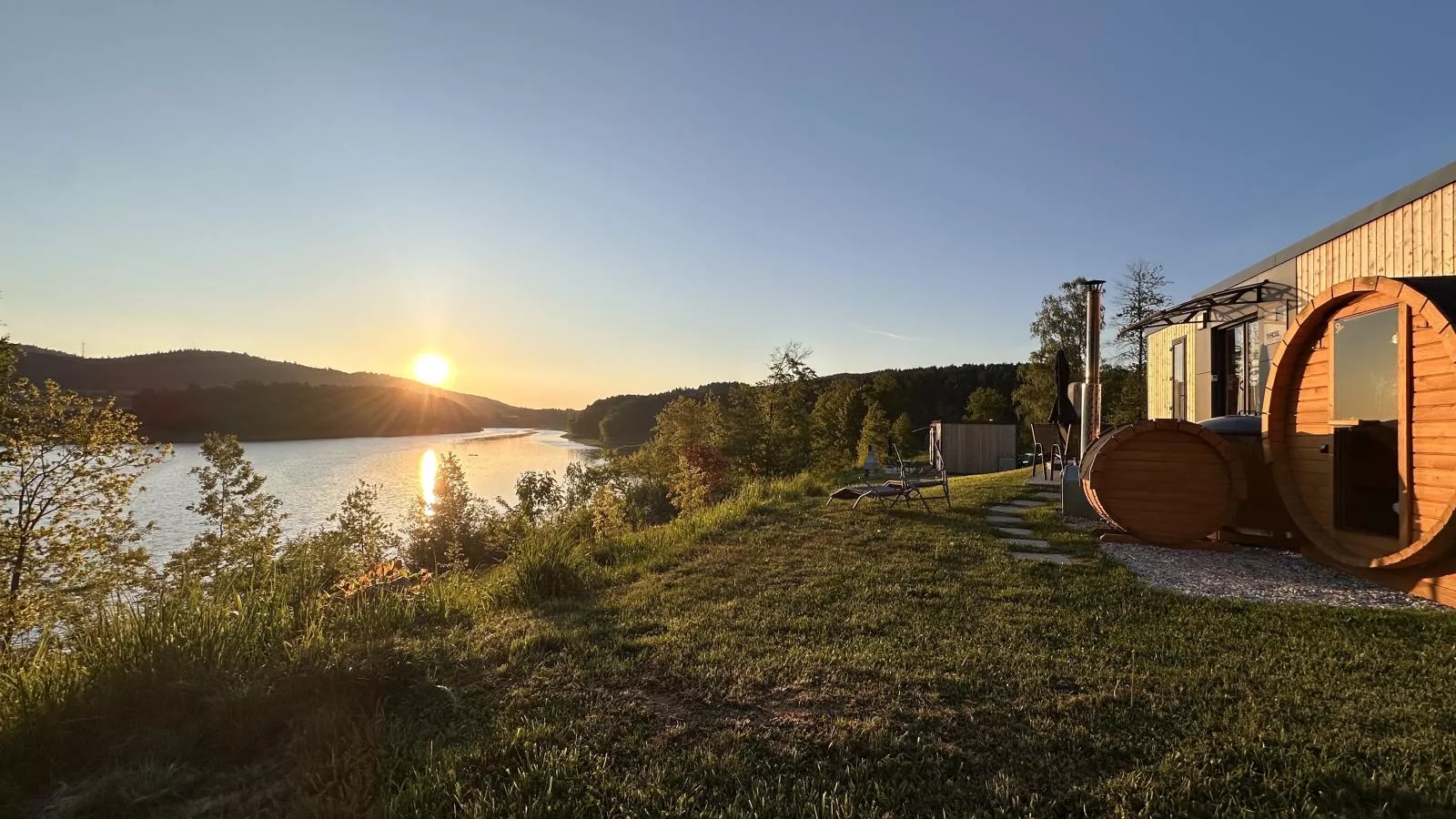 Feriendorf Seeblick - Tiny Chalet Nr 6-Buitenkant zomer