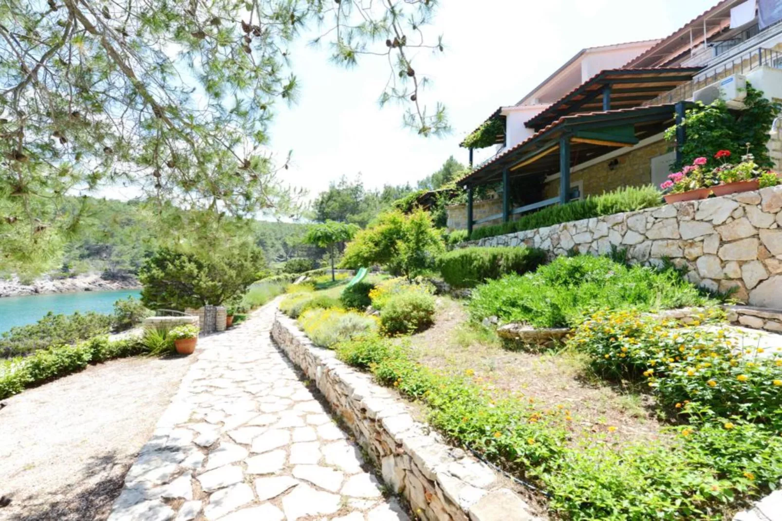 Two-Bedroom Apartment (Kadulja)-Buitenlucht