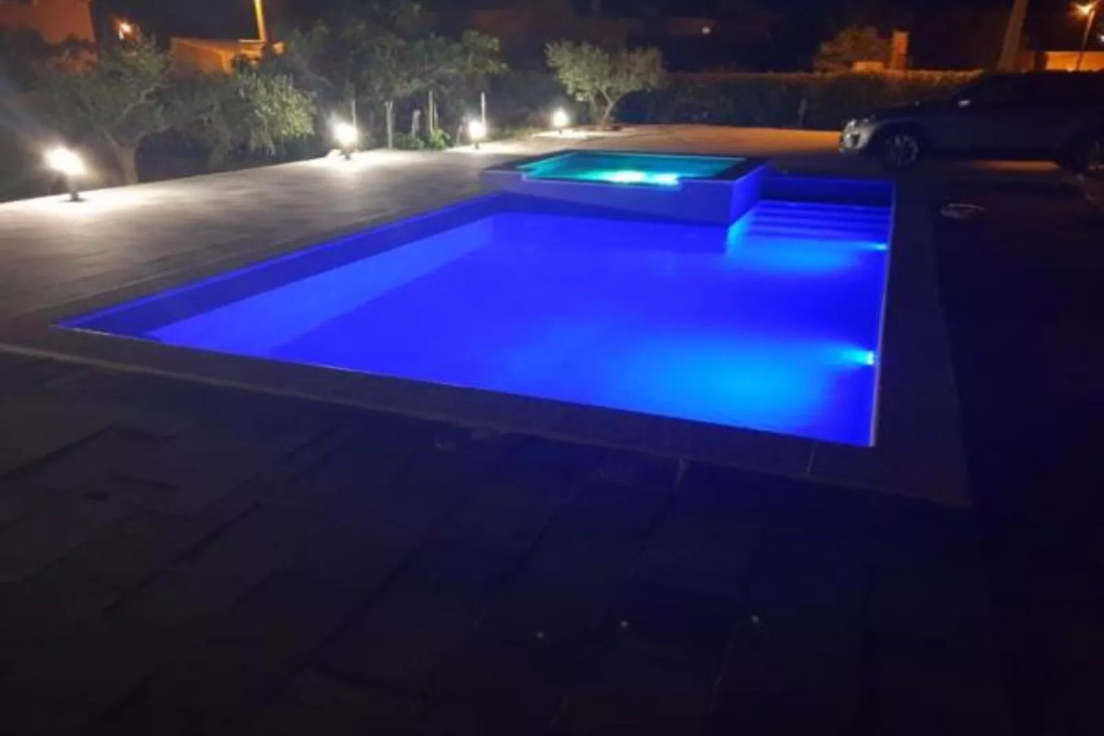 Apartments Franica with Heated Pool and Hot-Tub - Two Bedroom Apartment with Balcony-Zwembad