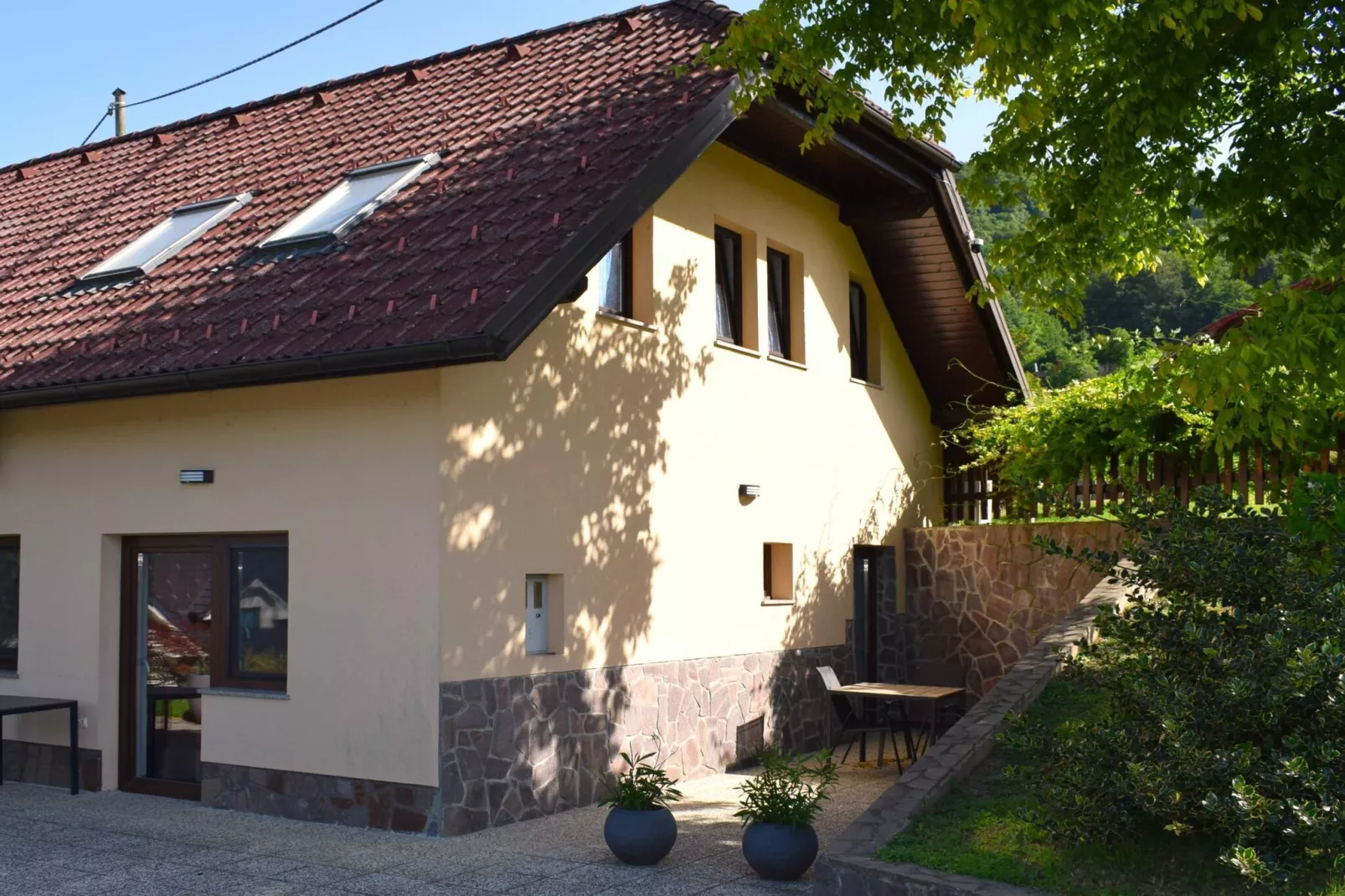 Zevnik Quiet Retreat with Stunning Views and Equestrian Activities  - Double Room with Private Bathroom-Buitenlucht