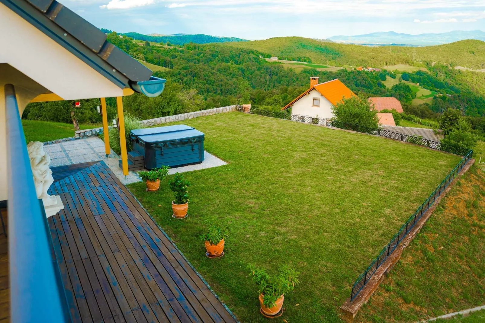 Secluded Escape Hilltop Villa with Hot-Tub - Two Bedroom Villa with Hot-Tub