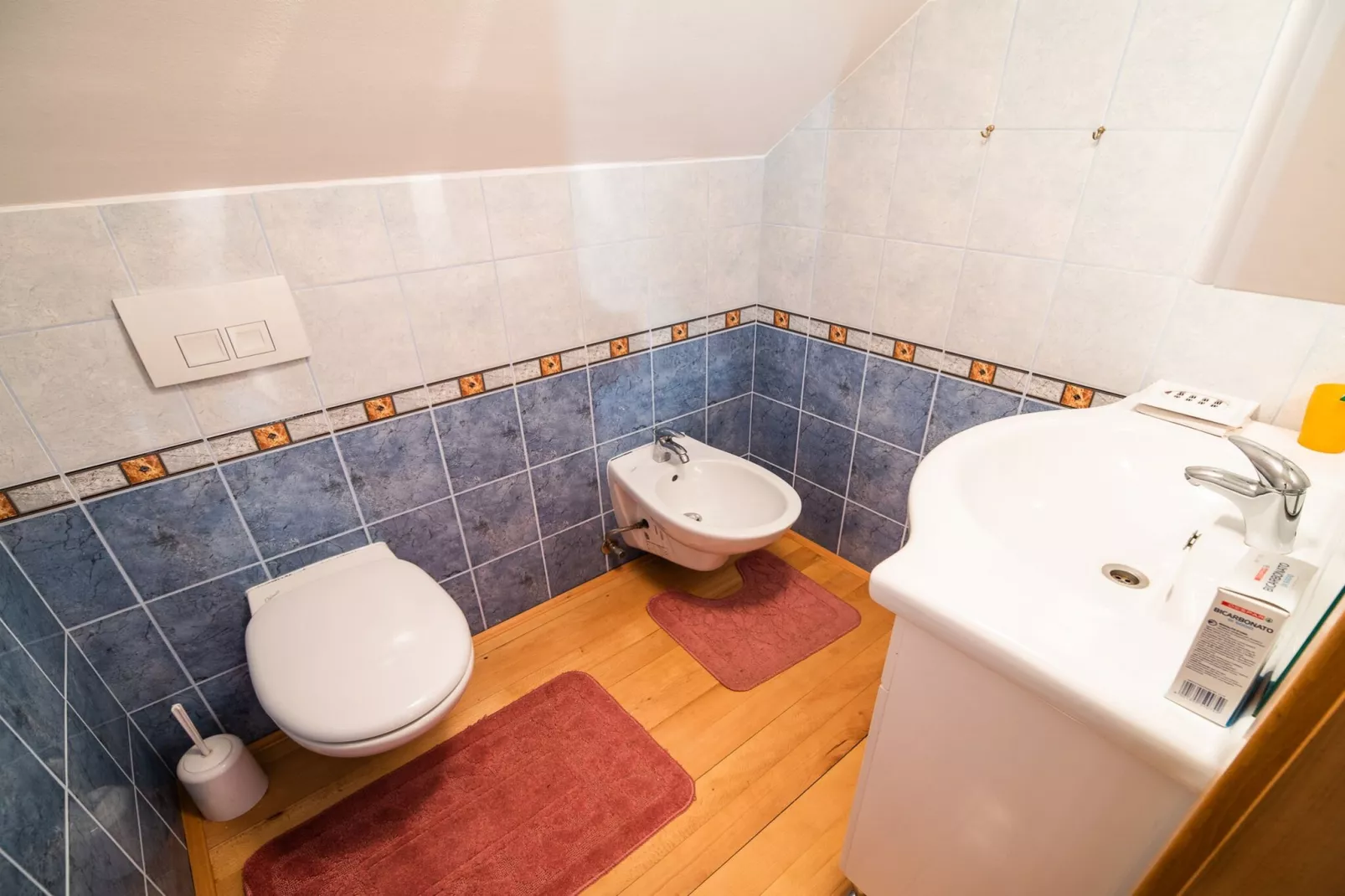 Vivid Hillside Country House with Hot-Tub and Sauna - Two Bedroom Country House-Badkamer