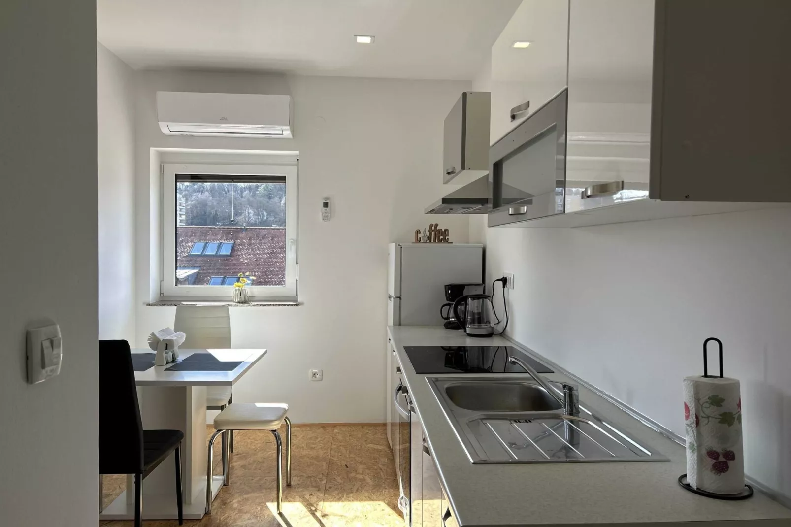 City Modern and Vibrant Apartments Ljubljana - Standard One Bedroom Apartment (owner A3)-Keuken