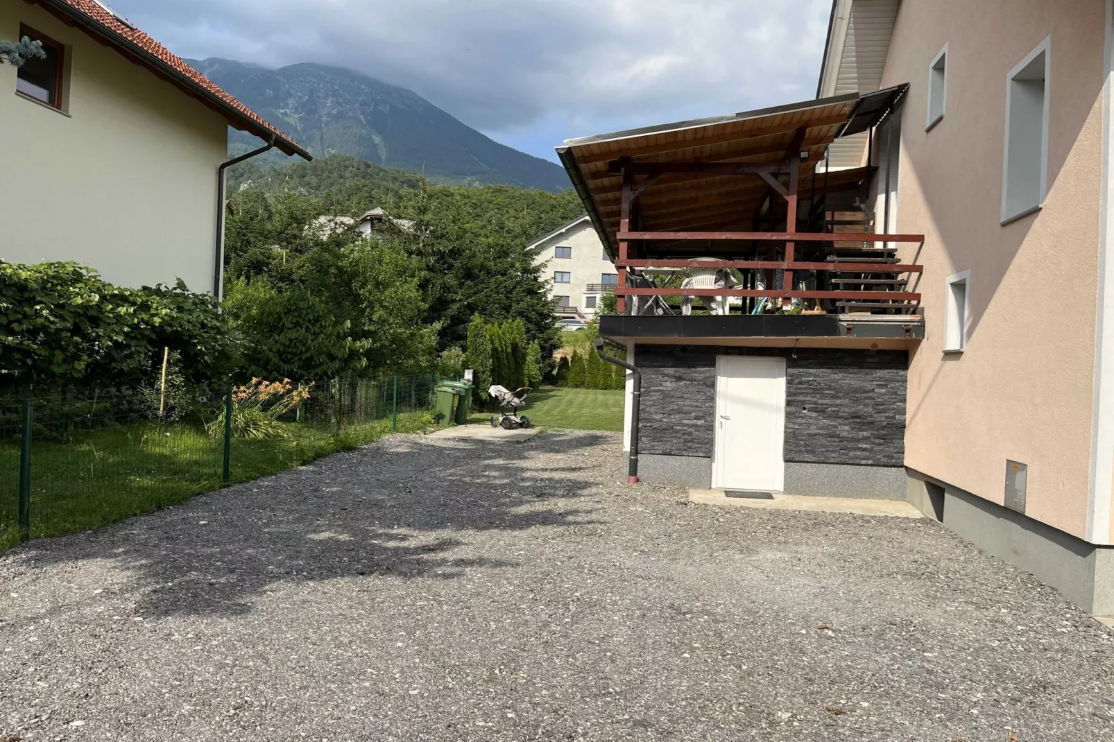 Meadow Tranquil Apartments with Evergreen Garden - Studio Apartment-Buitenlucht