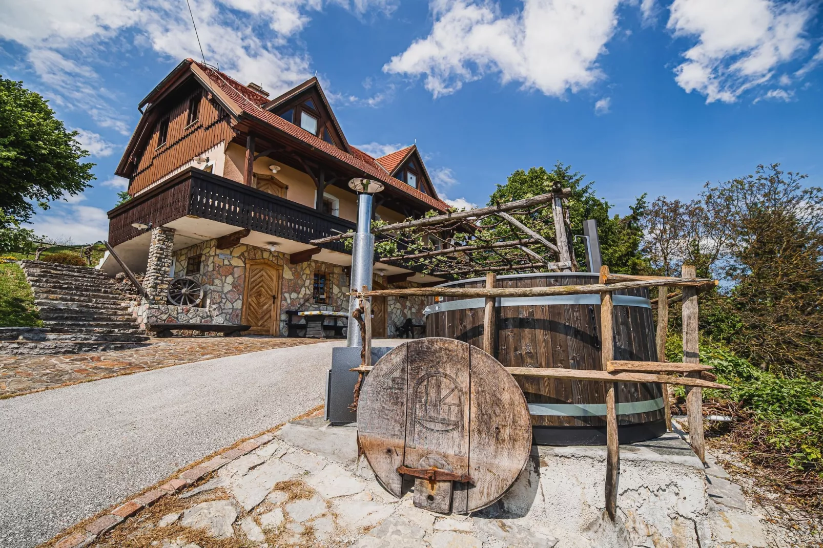 Cozy Countryside Retreat Villa with Hot-Tub - Two Bedroom Villa with Hot Tub-Buitenlucht