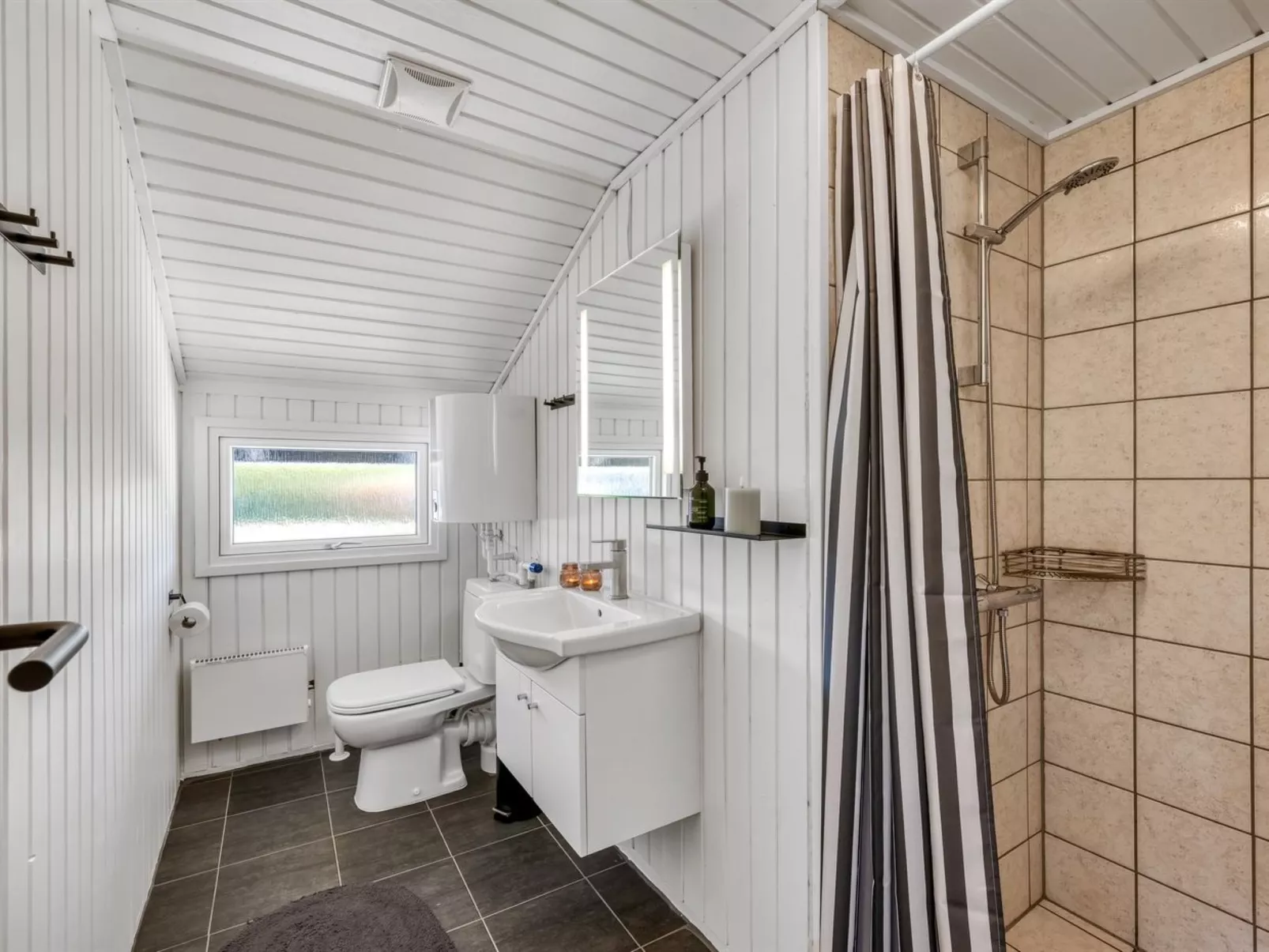 "Thamina" - 200m to the fjord-Binnen