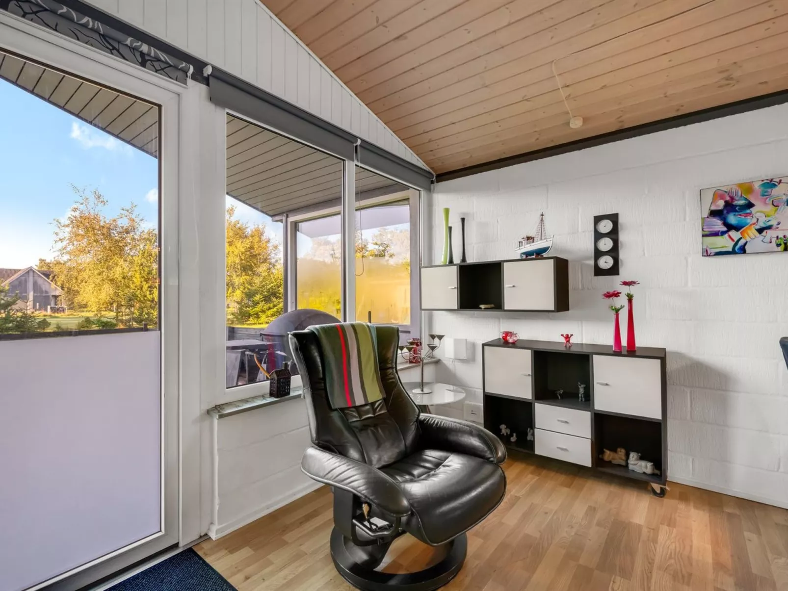 "Sjarlotte" - 400m to the fjord-Binnen