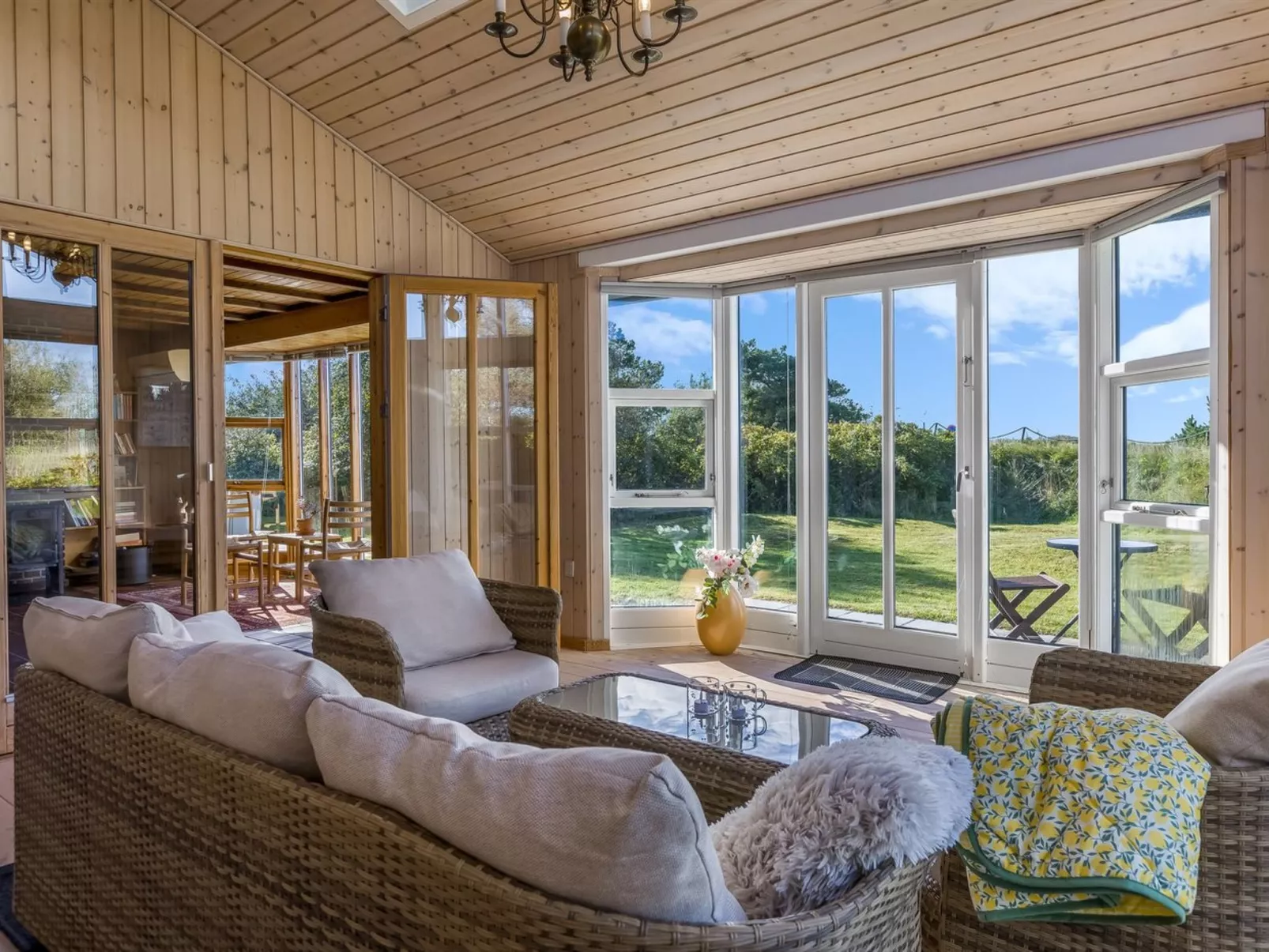 "Skoge" - 900m from the sea-Binnen