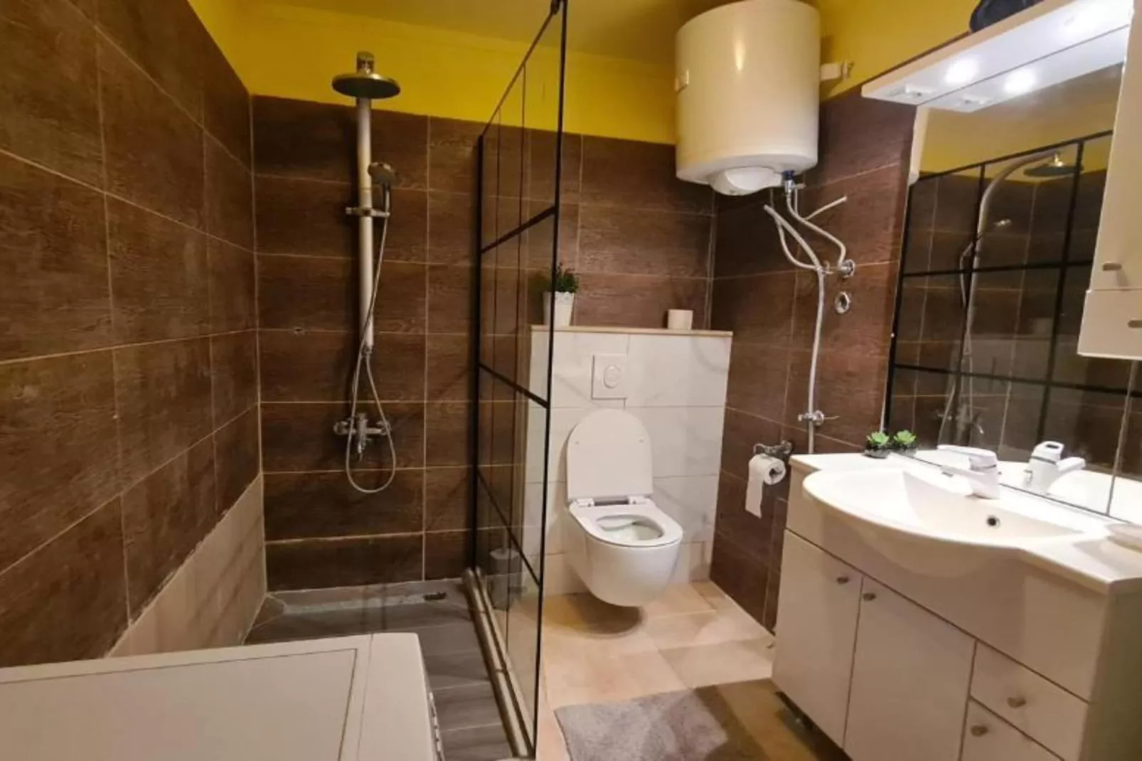 Apartment with One Bathroom-Badkamer