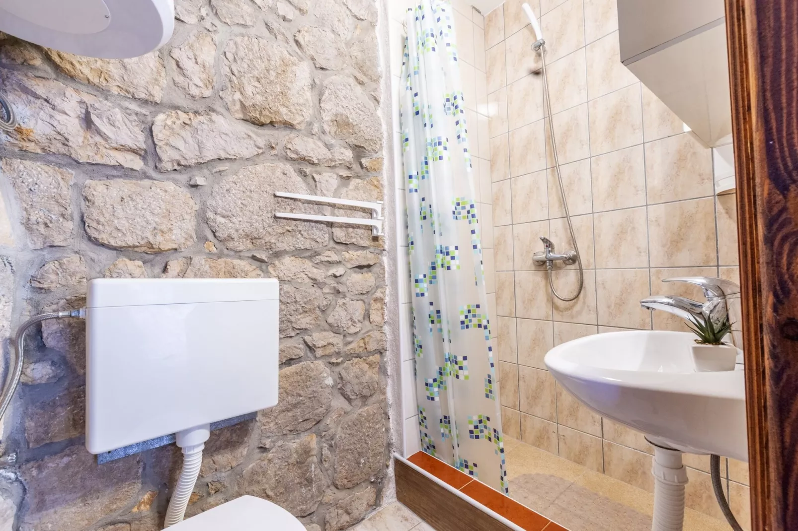 Rustical Resort Kokorići with Shared Outdoor Swimming Pool - One Bedroom Apartment with Terrace-Badkamer