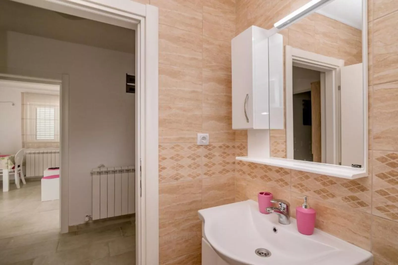 Tranquil Retreat with Private Pool in Lustica Bay - One Bedroom Apartment with Balcony and Sea View 2-Badkamer