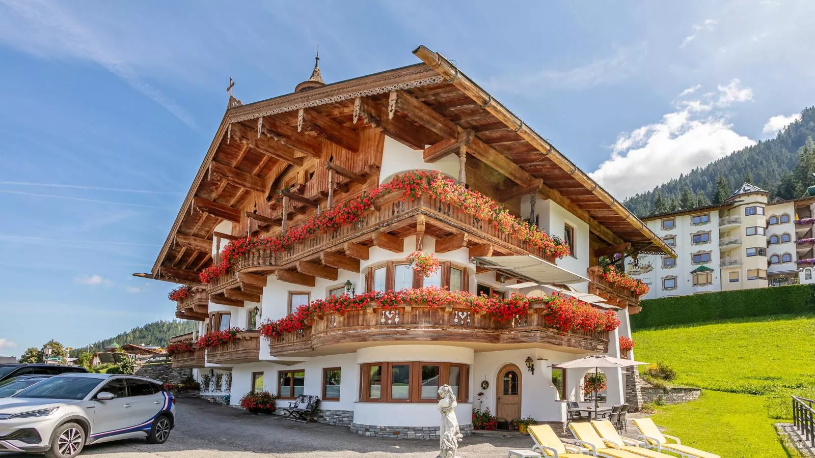 Landhaus Marchfeld Top 1  Top 2-Buitenkant zomer