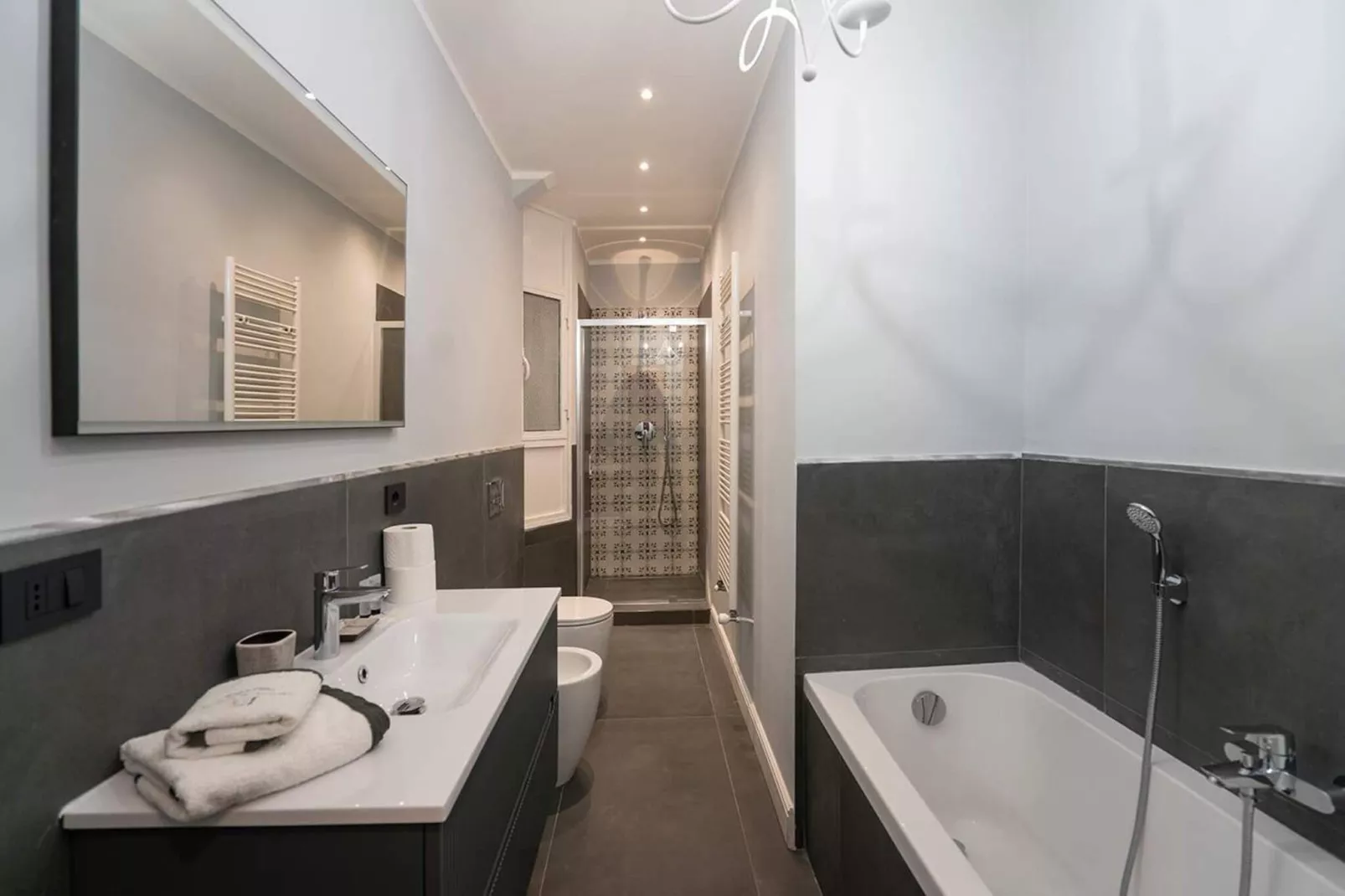 MI LOMELLINA-Badkamer